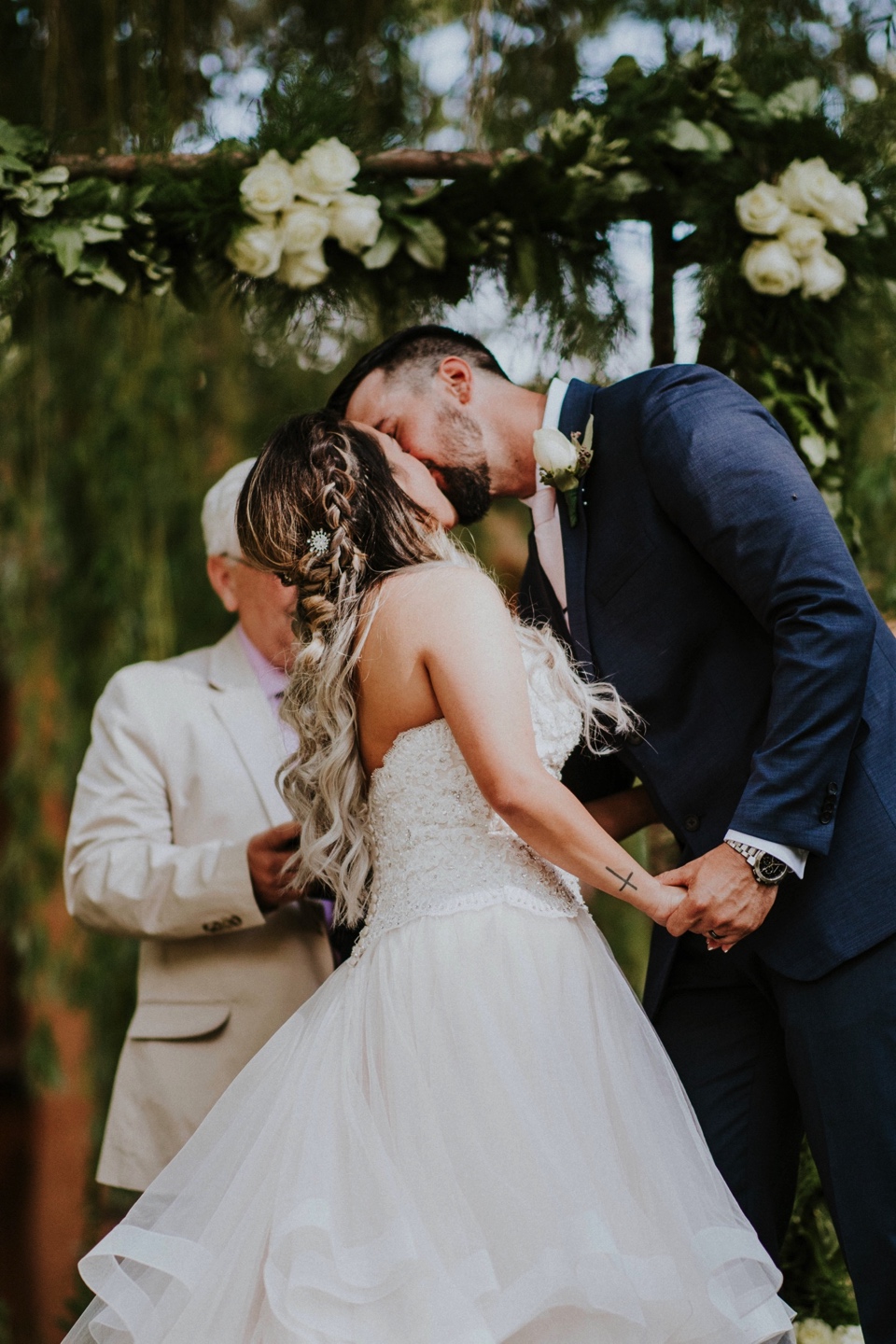  Leslie and Dustin’s gorgeous summer wedding at the ever so amazing El Monte Sagrado in Taos, New Mexico was truly magical. Leslie and Dustin chose El Monte Sagrado in Taos, New Mexico as their wedding venue because from the moment they pulled up in 