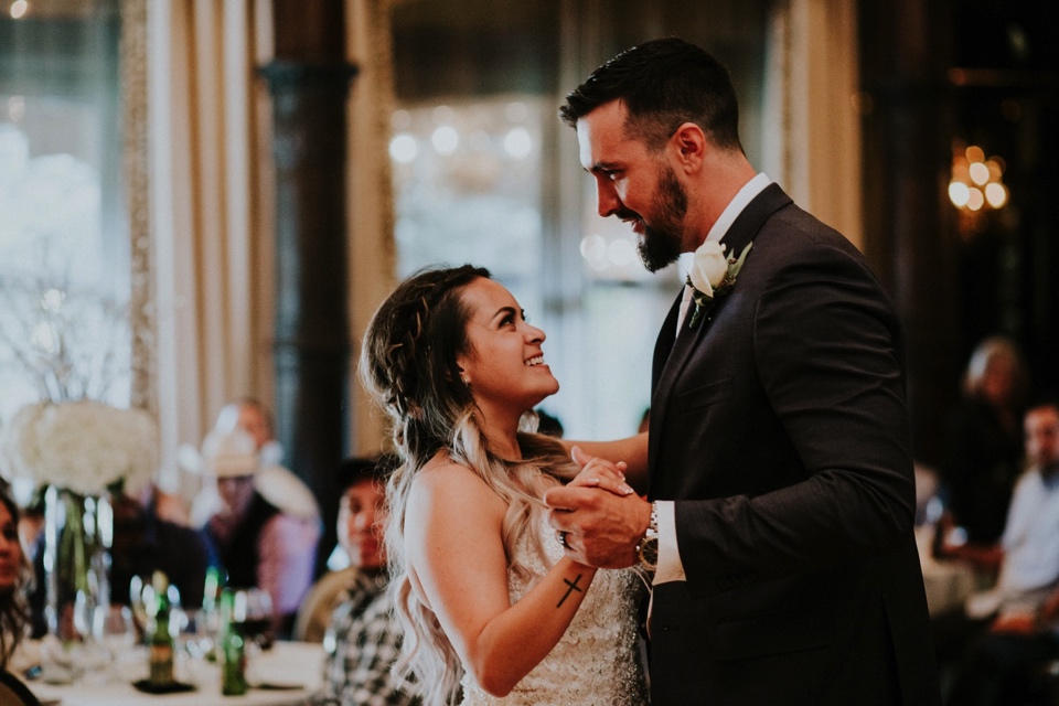  Leslie and Dustin’s gorgeous summer wedding at the ever so amazing El Monte Sagrado in Taos, New Mexico was truly magical. Leslie and Dustin chose El Monte Sagrado in Taos, New Mexico as their wedding venue because from the moment they pulled up in 