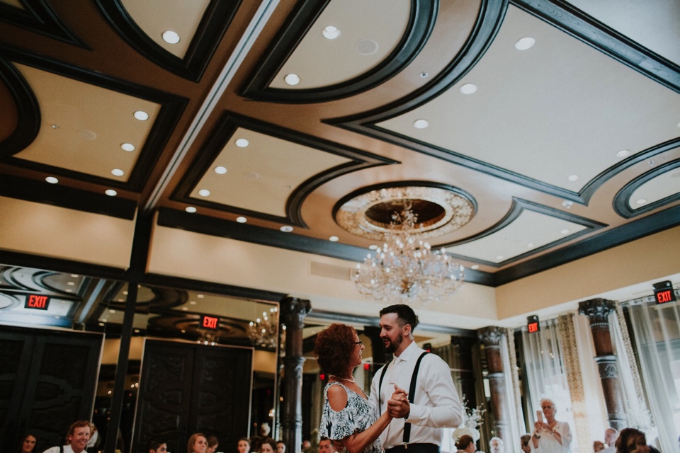  Leslie and Dustin’s gorgeous summer wedding at the ever so amazing El Monte Sagrado in Taos, New Mexico was truly magical. Leslie and Dustin chose El Monte Sagrado in Taos, New Mexico as their wedding venue because from the moment they pulled up in 