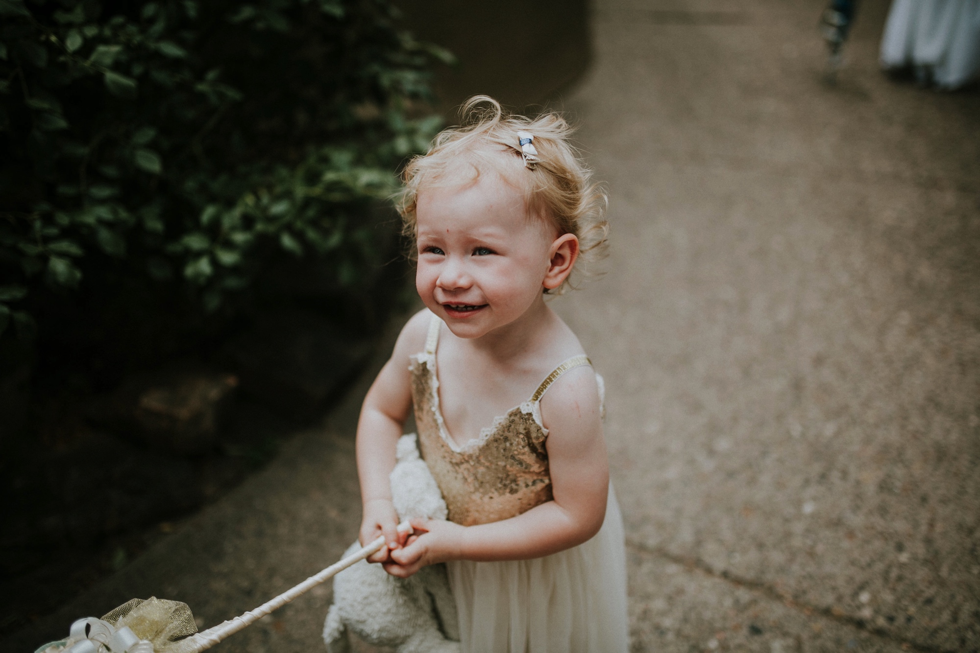  Katie and Frankie’s wedding was what Santa Fe summer wedding dreams are made of! They had a gorgeous catholic wedding ceremony at the Cristo Rey Catholic Church in Santa Fe, New Mexico followed by a fabulous travel-themed wedding reception at La Pos