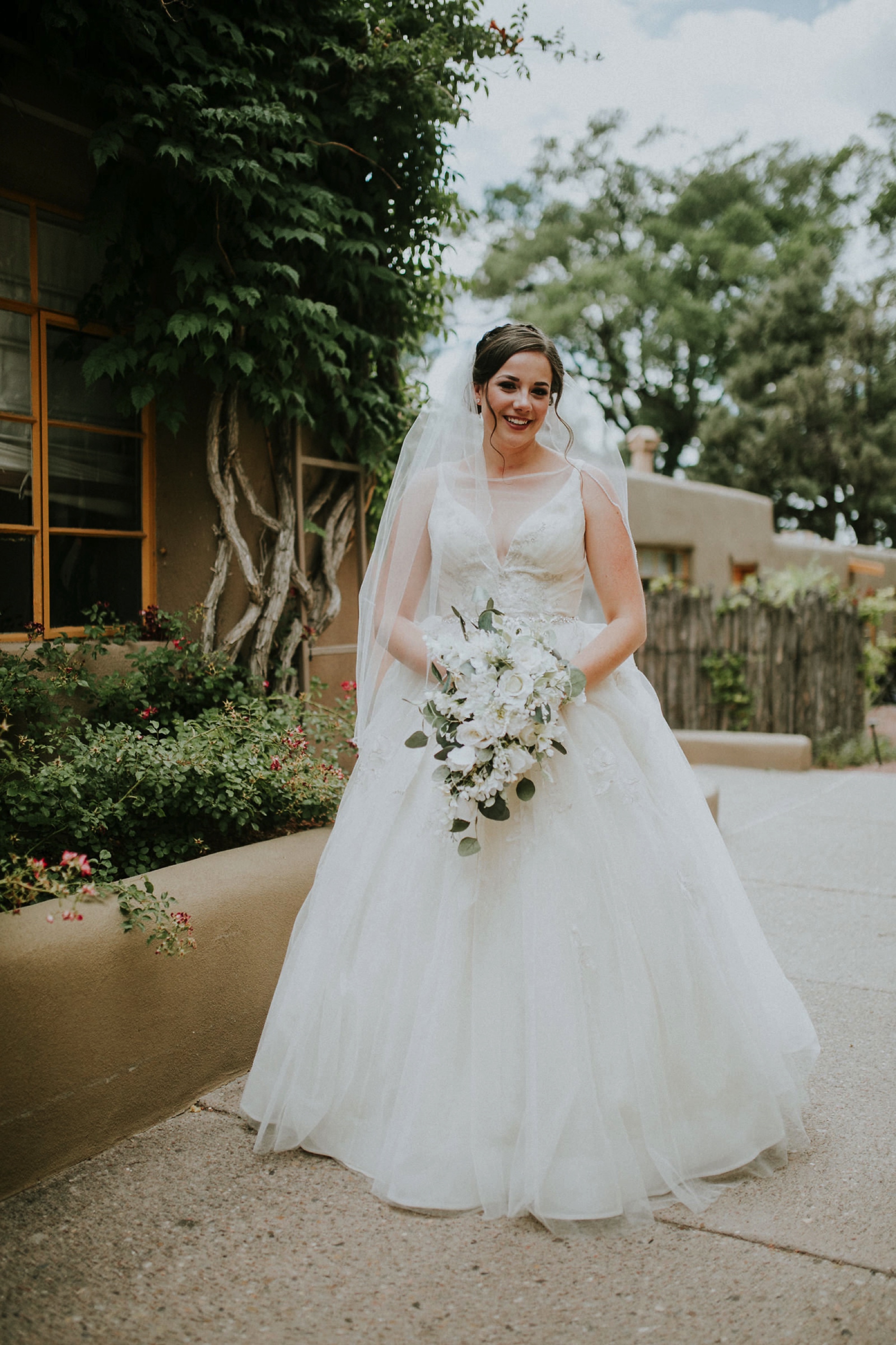  Katie and Frankie’s wedding was what Santa Fe summer wedding dreams are made of! They had a gorgeous catholic wedding ceremony at the Cristo Rey Catholic Church in Santa Fe, New Mexico followed by a fabulous travel-themed wedding reception at La Pos