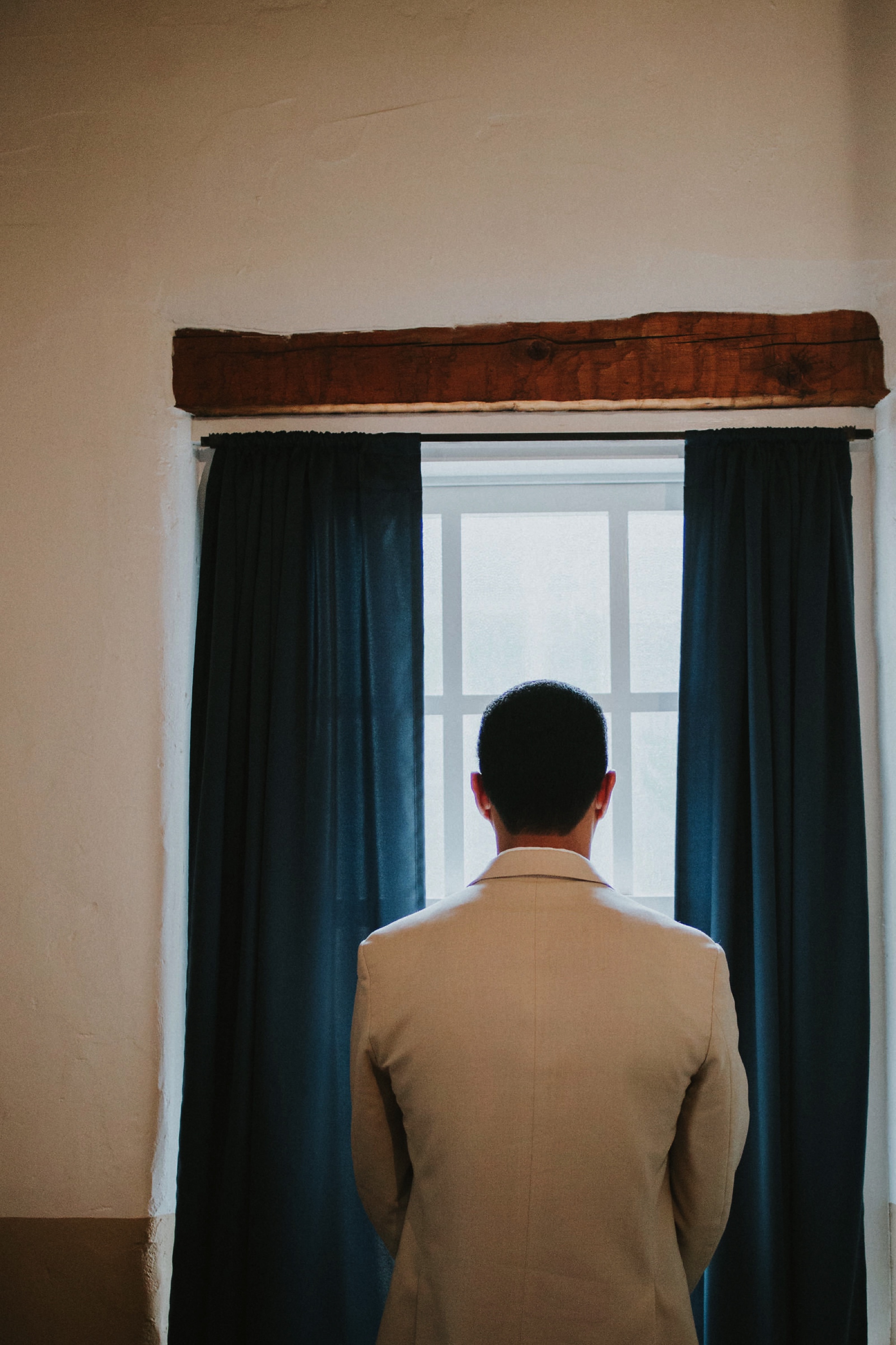  Katie and Frankie’s wedding was what Santa Fe summer wedding dreams are made of! They had a gorgeous catholic wedding ceremony at the Cristo Rey Catholic Church in Santa Fe, New Mexico followed by a fabulous travel-themed wedding reception at La Pos