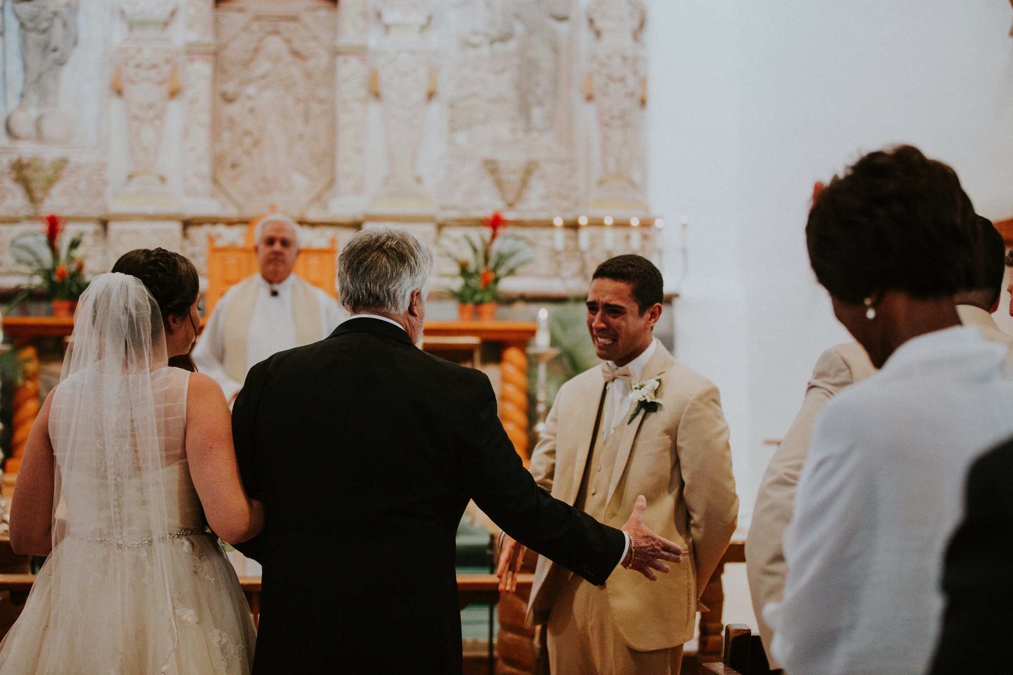  Katie and Frankie’s wedding was what Santa Fe summer wedding dreams are made of! They had a gorgeous catholic wedding ceremony at the Cristo Rey Catholic Church in Santa Fe, New Mexico followed by a fabulous travel-themed wedding reception at La Pos