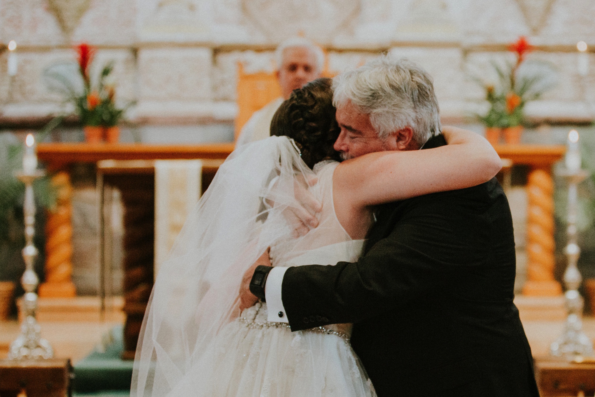  Katie and Frankie’s wedding was what Santa Fe summer wedding dreams are made of! They had a gorgeous catholic wedding ceremony at the Cristo Rey Catholic Church in Santa Fe, New Mexico followed by a fabulous travel-themed wedding reception at La Pos