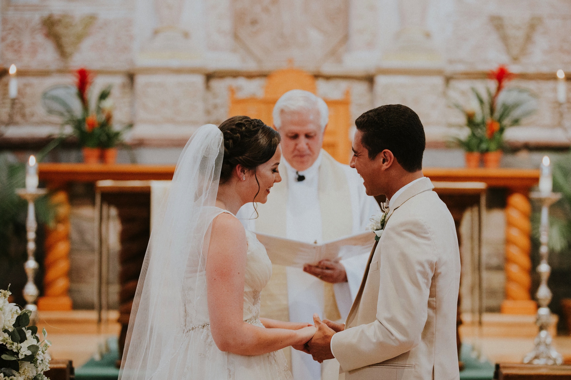  Katie and Frankie’s wedding was what Santa Fe summer wedding dreams are made of! They had a gorgeous catholic wedding ceremony at the Cristo Rey Catholic Church in Santa Fe, New Mexico followed by a fabulous travel-themed wedding reception at La Pos