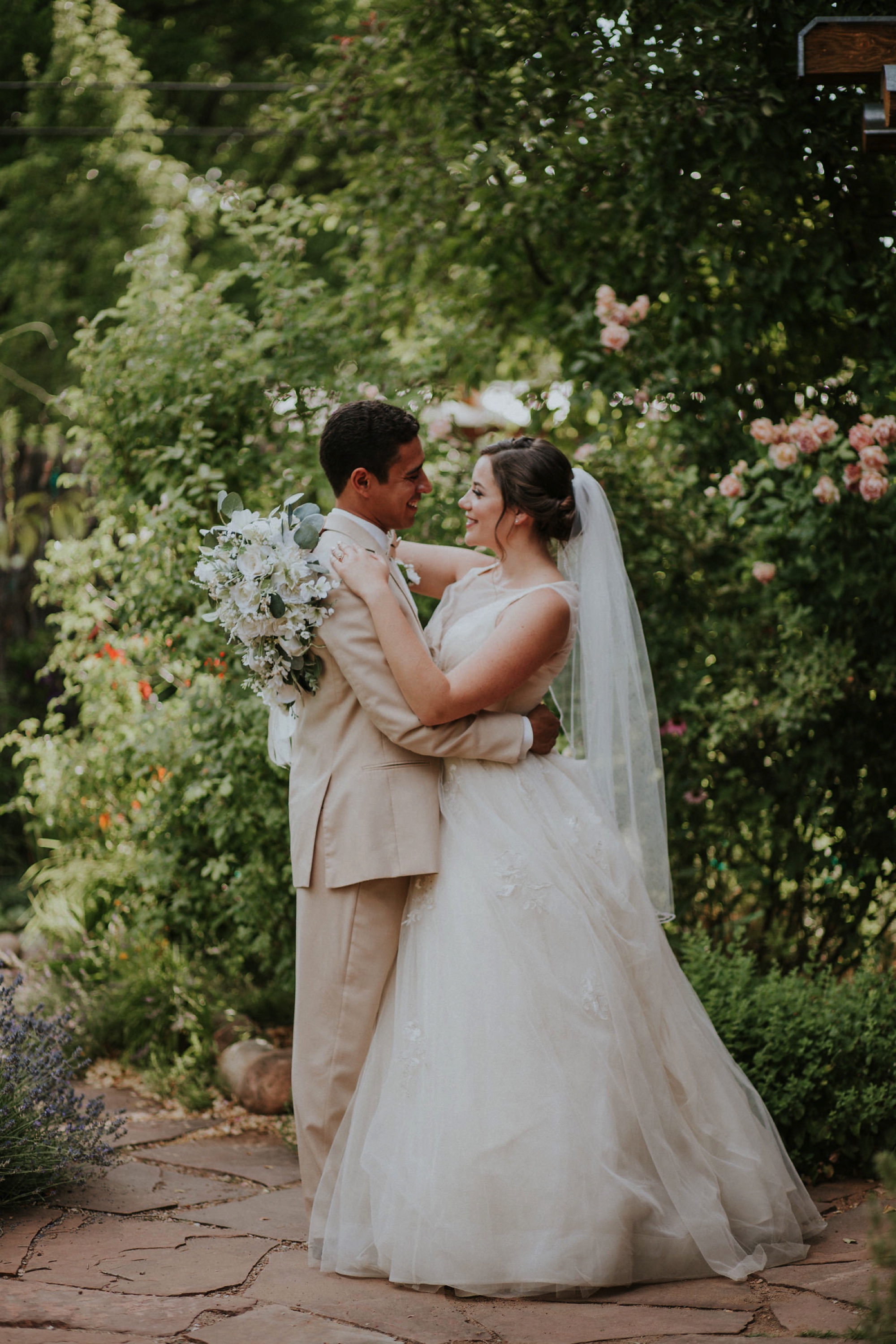  Katie and Frankie’s wedding was what Santa Fe summer wedding dreams are made of! They had a gorgeous catholic wedding ceremony at the Cristo Rey Catholic Church in Santa Fe, New Mexico followed by a fabulous travel-themed wedding reception at La Pos