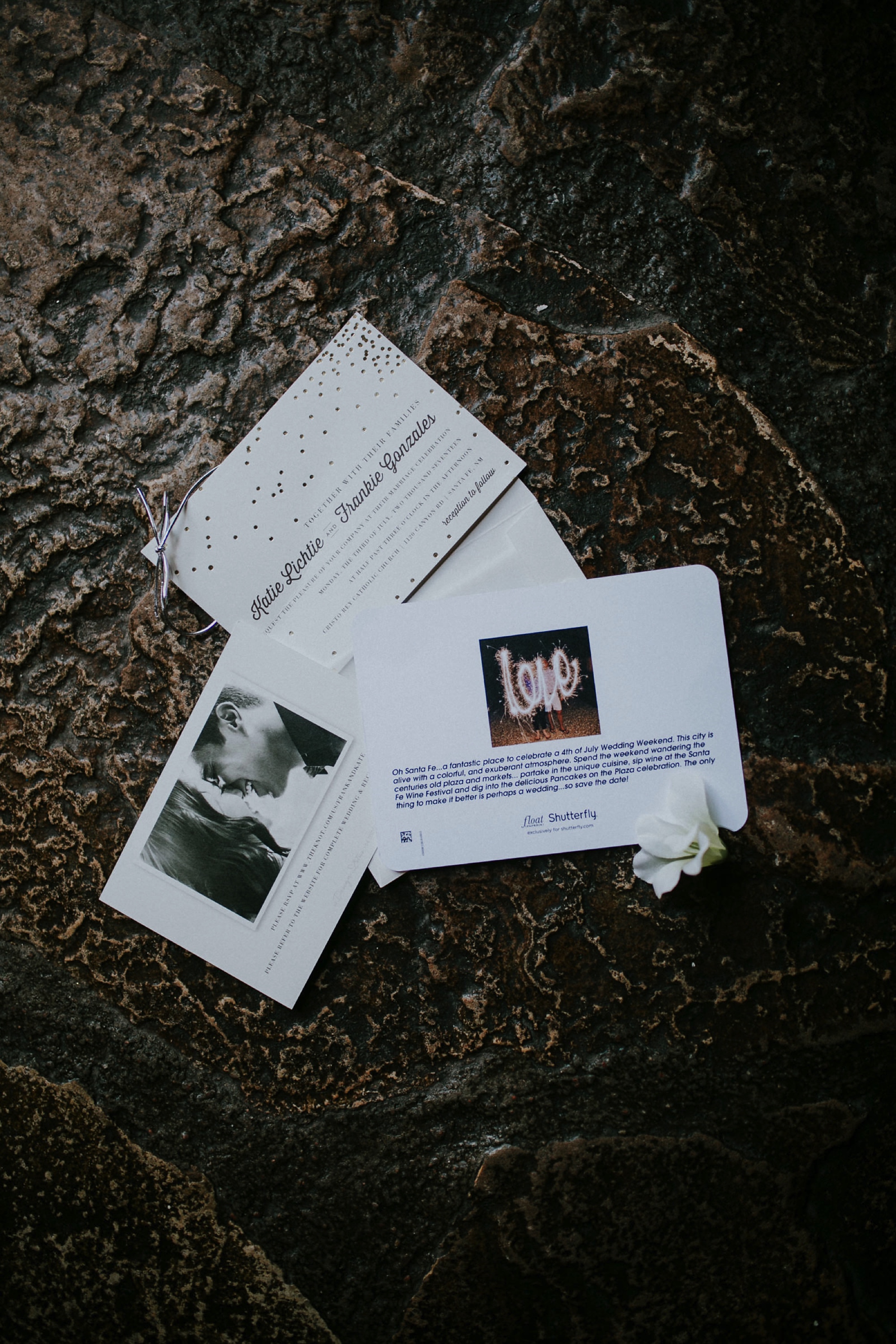  Katie and Frankie’s wedding was what Santa Fe summer wedding dreams are made of! They had a gorgeous catholic wedding ceremony at the Cristo Rey Catholic Church in Santa Fe, New Mexico followed by a fabulous travel-themed wedding reception at La Pos