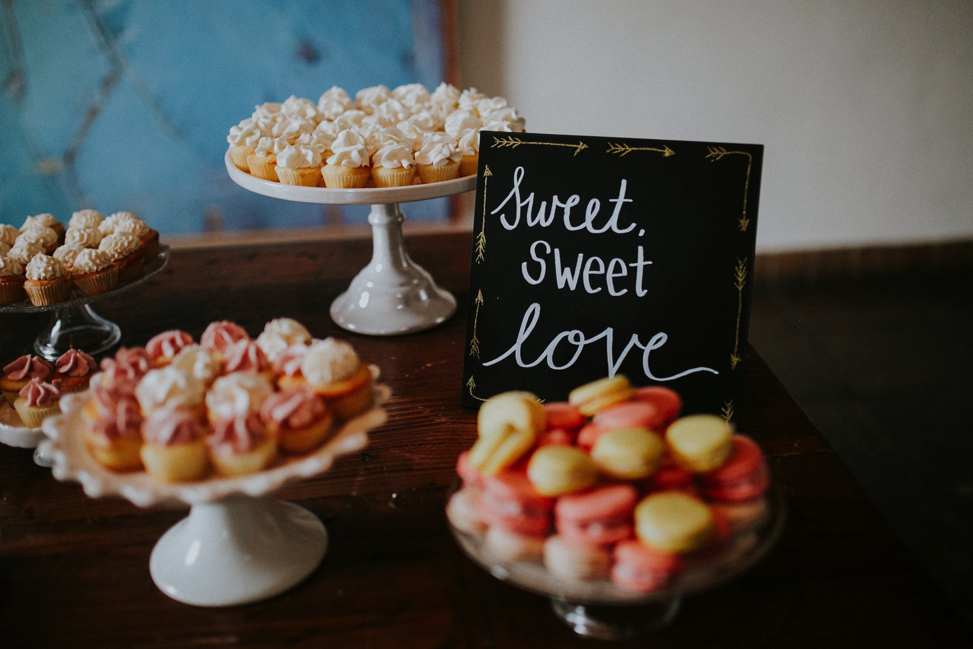  Katie and Frankie’s wedding was what Santa Fe summer wedding dreams are made of! They had a gorgeous catholic wedding ceremony at the Cristo Rey Catholic Church in Santa Fe, New Mexico followed by a fabulous travel-themed wedding reception at La Pos