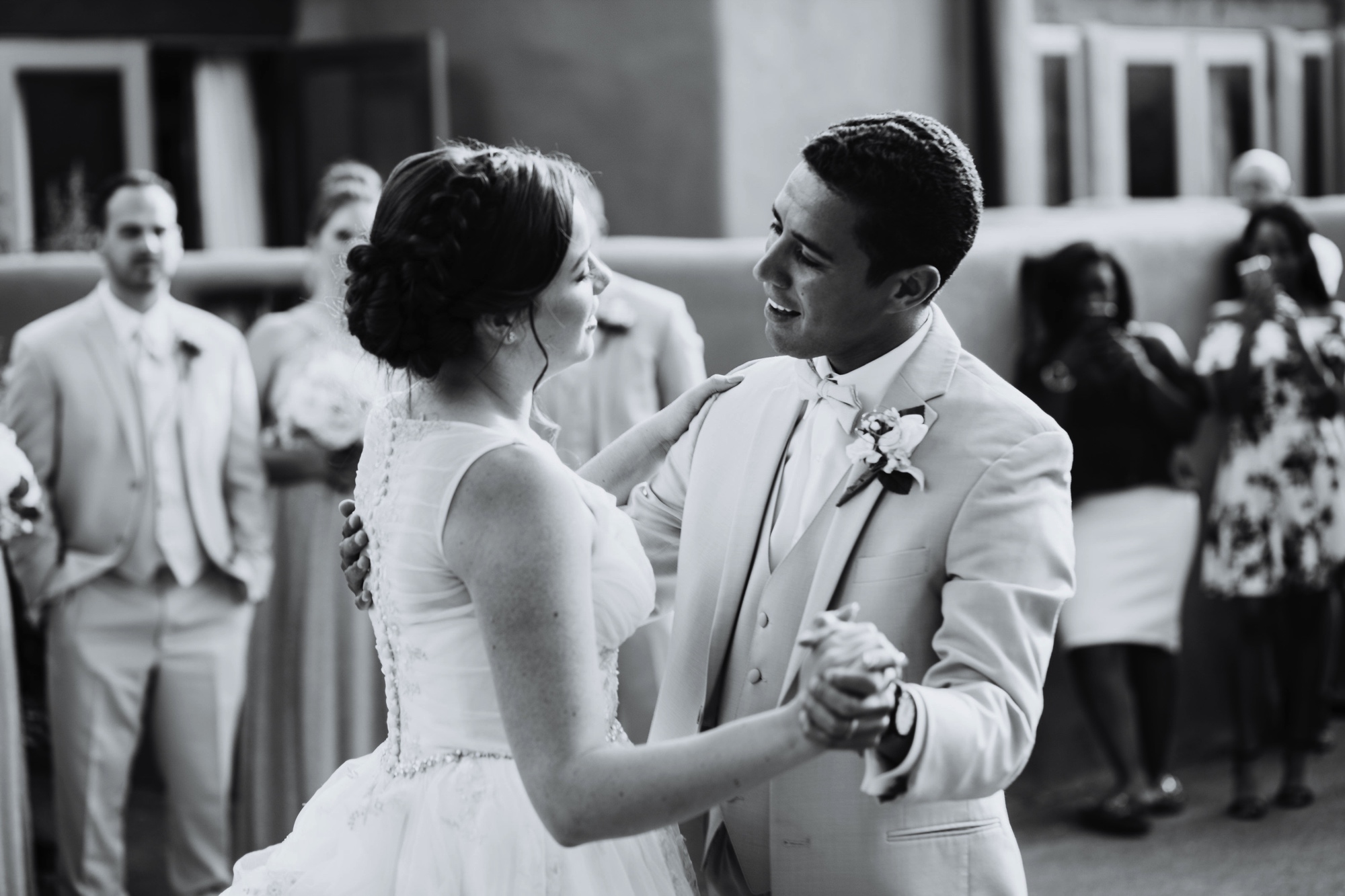  Katie and Frankie’s wedding was what Santa Fe summer wedding dreams are made of! They had a gorgeous catholic wedding ceremony at the Cristo Rey Catholic Church in Santa Fe, New Mexico followed by a fabulous travel-themed wedding reception at La Pos