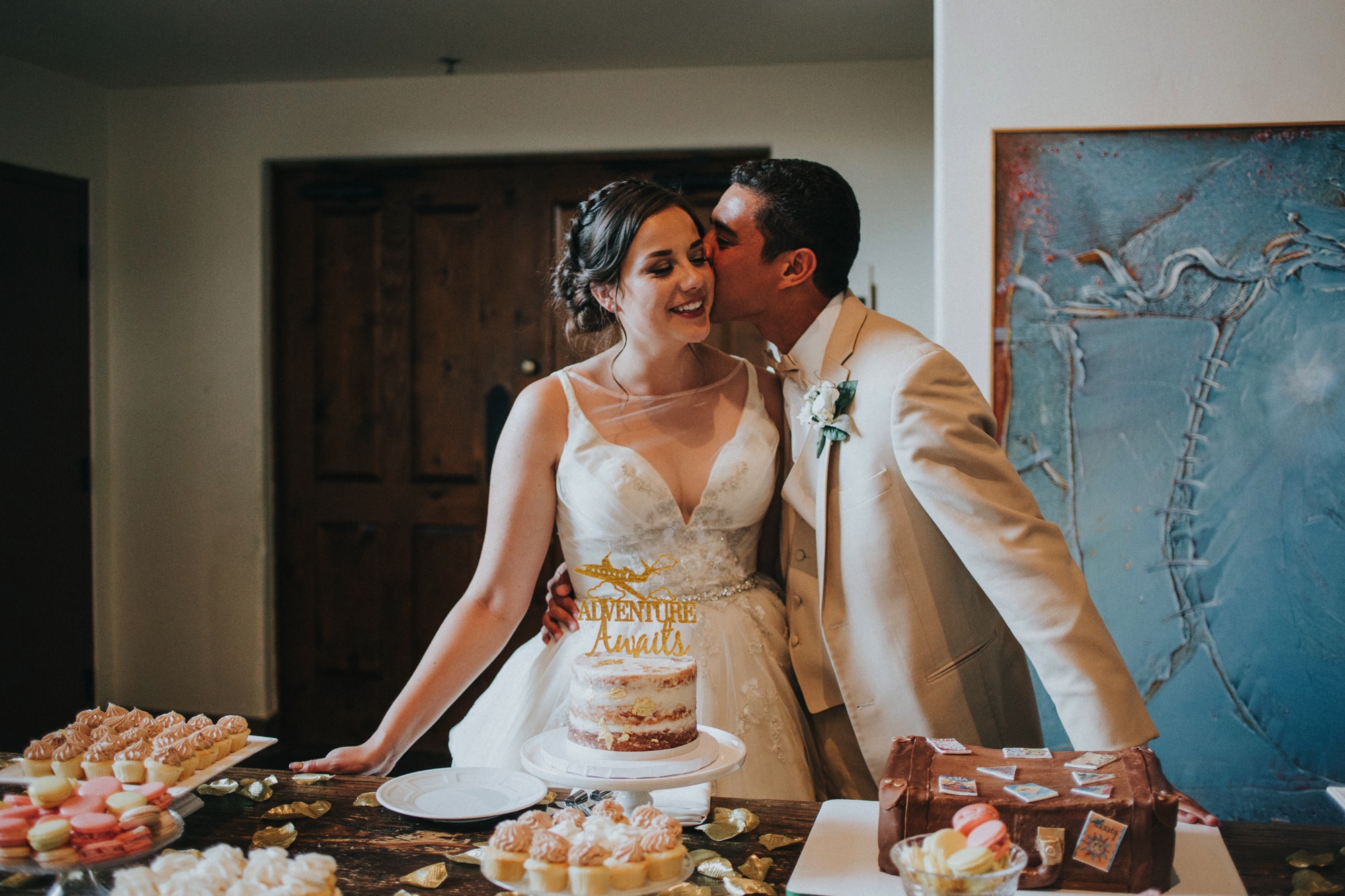  Katie and Frankie’s wedding was what Santa Fe summer wedding dreams are made of! They had a gorgeous catholic wedding ceremony at the Cristo Rey Catholic Church in Santa Fe, New Mexico followed by a fabulous travel-themed wedding reception at La Pos