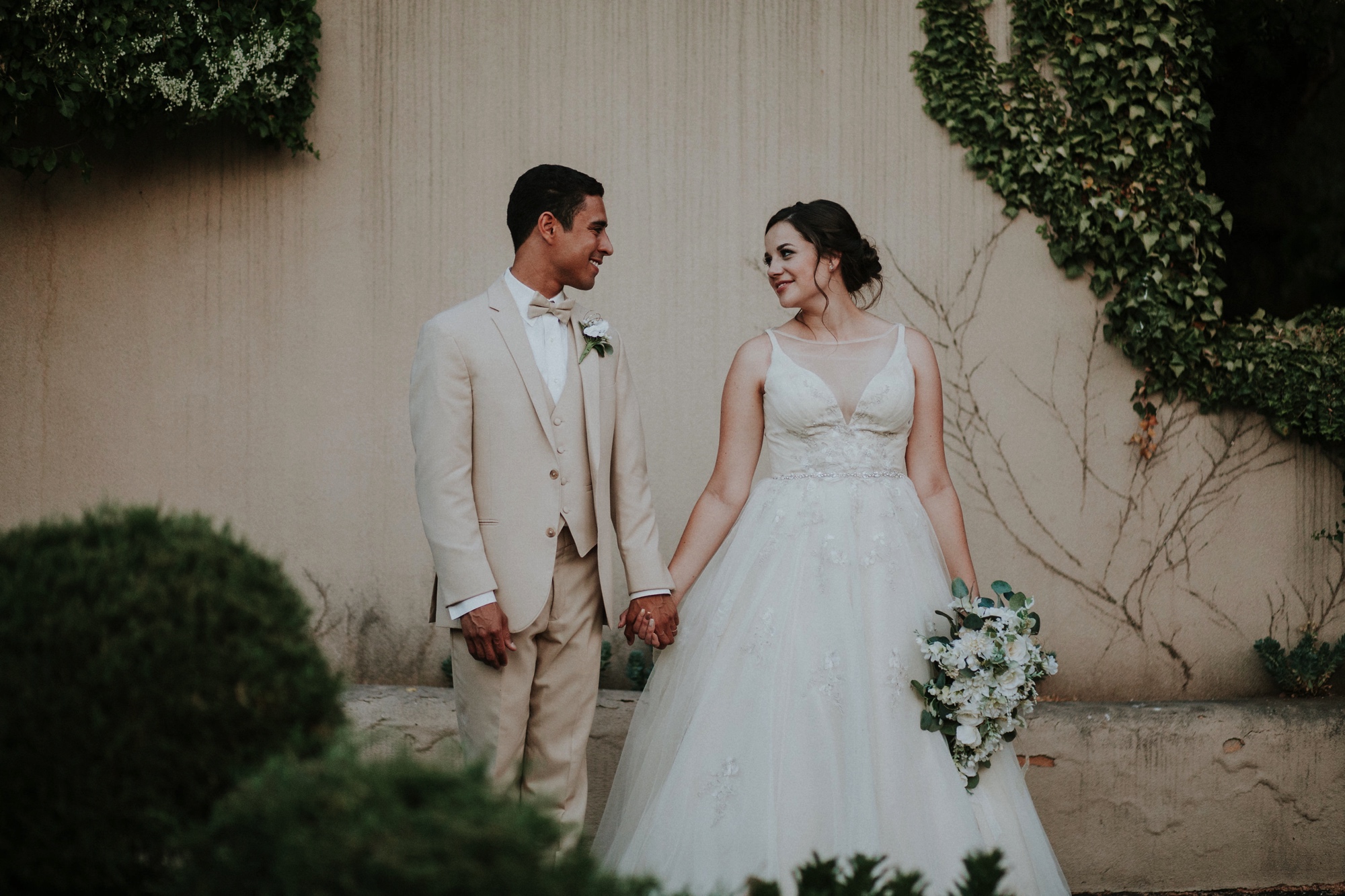  Katie and Frankie’s wedding was what Santa Fe summer wedding dreams are made of! They had a gorgeous catholic wedding ceremony at the Cristo Rey Catholic Church in Santa Fe, New Mexico followed by a fabulous travel-themed wedding reception at La Pos