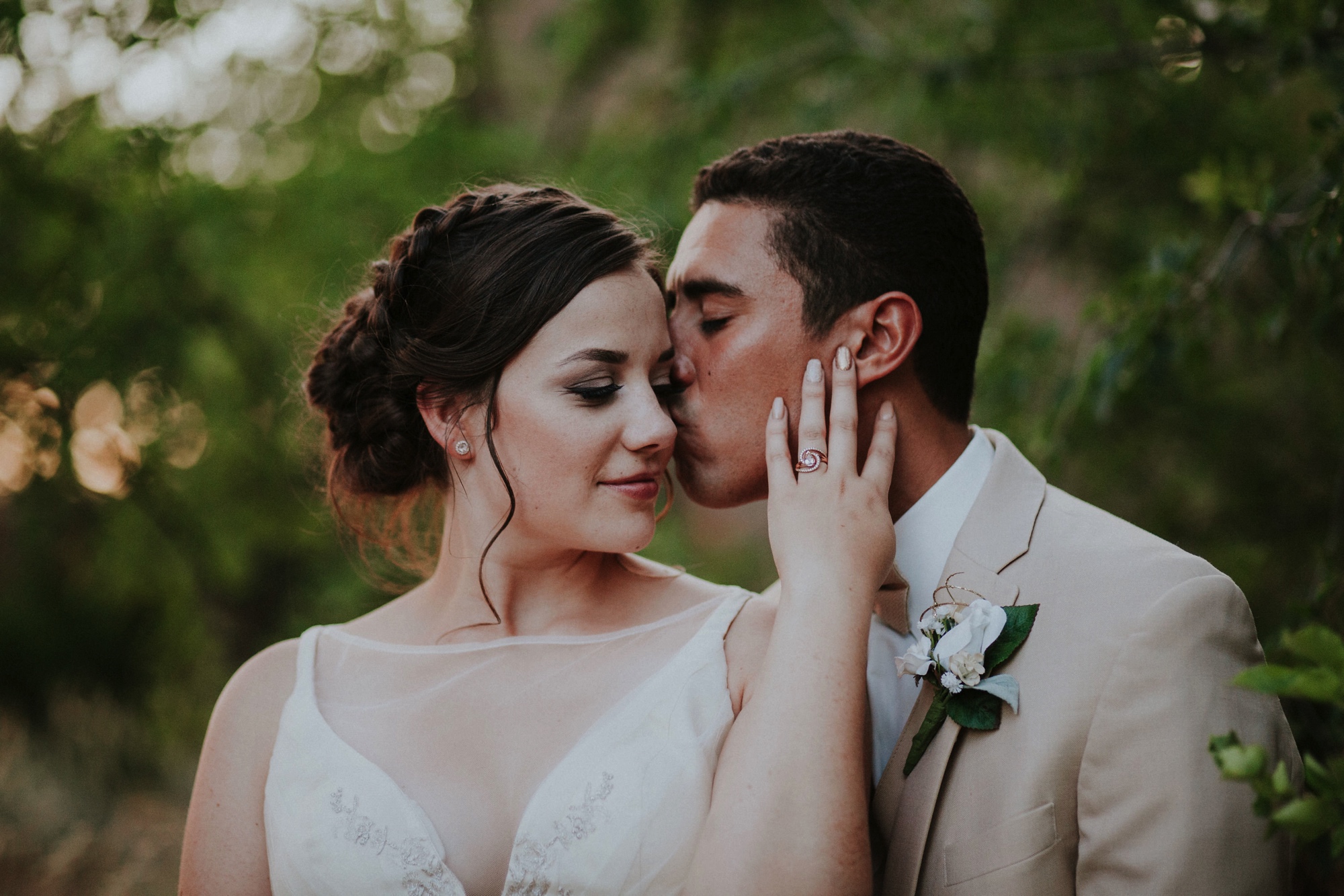  Katie and Frankie’s wedding was what Santa Fe summer wedding dreams are made of! They had a gorgeous catholic wedding ceremony at the Cristo Rey Catholic Church in Santa Fe, New Mexico followed by a fabulous travel-themed wedding reception at La Pos