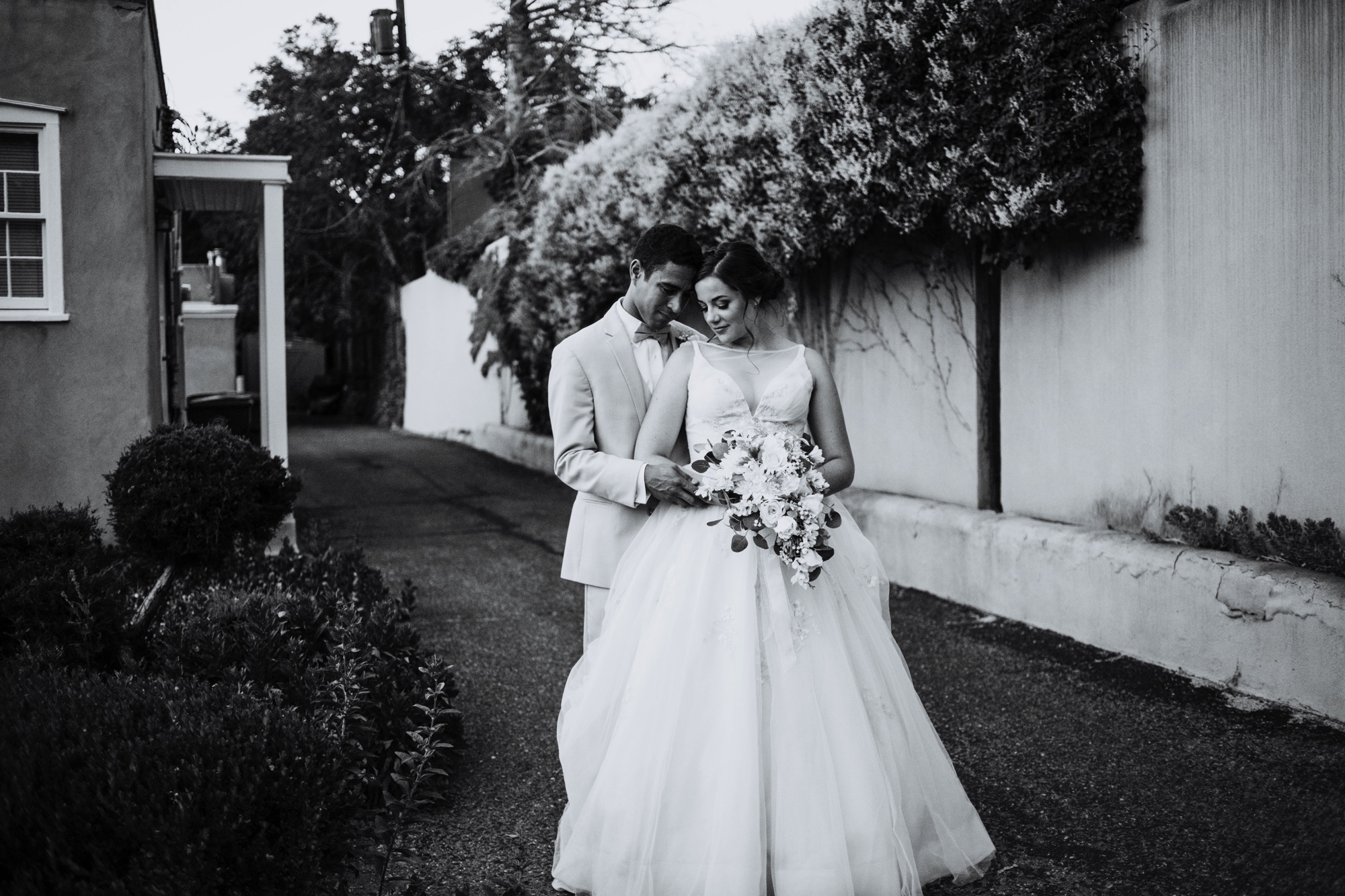  Katie and Frankie’s wedding was what Santa Fe summer wedding dreams are made of! They had a gorgeous catholic wedding ceremony at the Cristo Rey Catholic Church in Santa Fe, New Mexico followed by a fabulous travel-themed wedding reception at La Pos