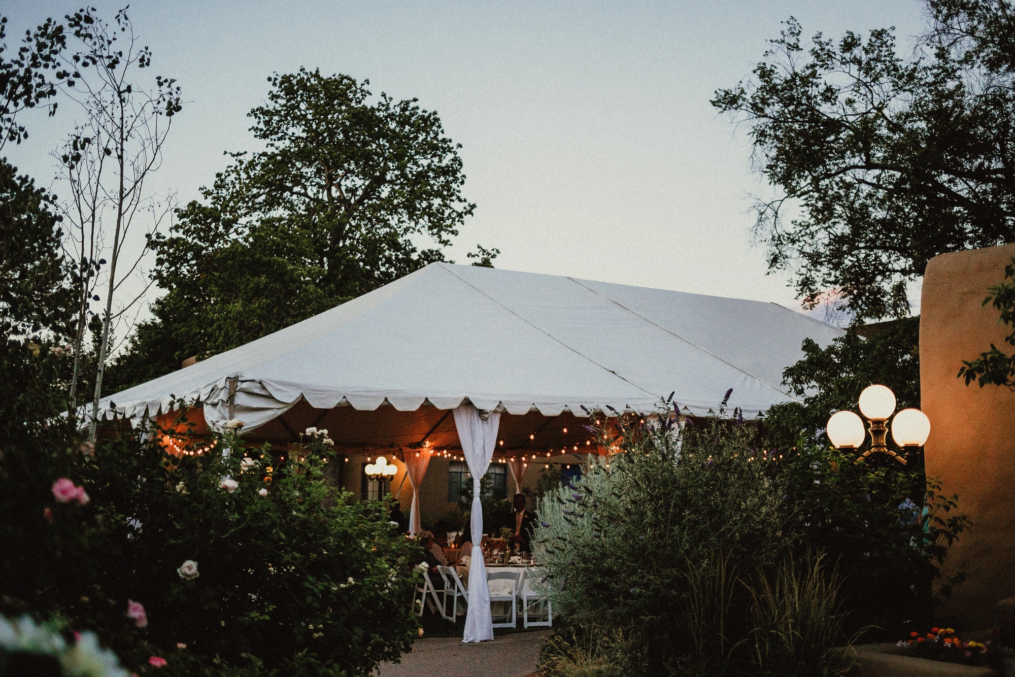  Katie and Frankie’s wedding was what Santa Fe summer wedding dreams are made of! They had a gorgeous catholic wedding ceremony at the Cristo Rey Catholic Church in Santa Fe, New Mexico followed by a fabulous travel-themed wedding reception at La Pos