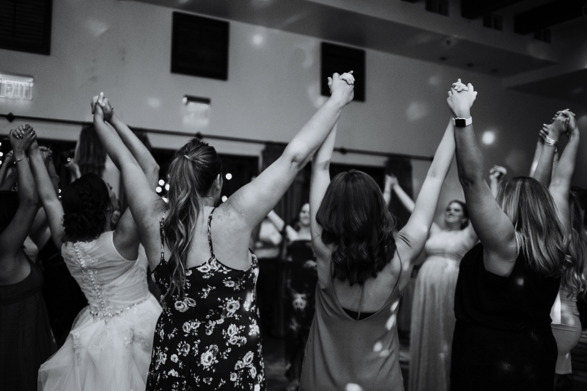  Katie and Frankie’s wedding was what Santa Fe summer wedding dreams are made of! They had a gorgeous catholic wedding ceremony at the Cristo Rey Catholic Church in Santa Fe, New Mexico followed by a fabulous travel-themed wedding reception at La Pos