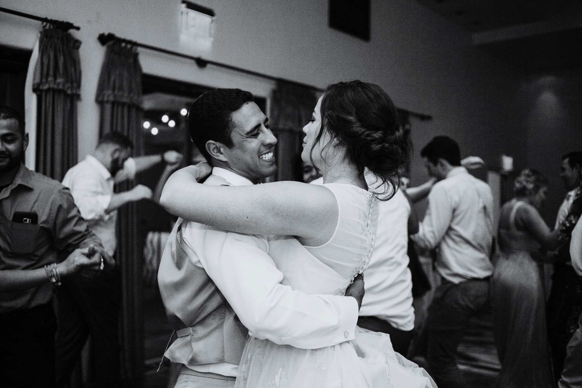  Katie and Frankie’s wedding was what Santa Fe summer wedding dreams are made of! They had a gorgeous catholic wedding ceremony at the Cristo Rey Catholic Church in Santa Fe, New Mexico followed by a fabulous travel-themed wedding reception at La Pos