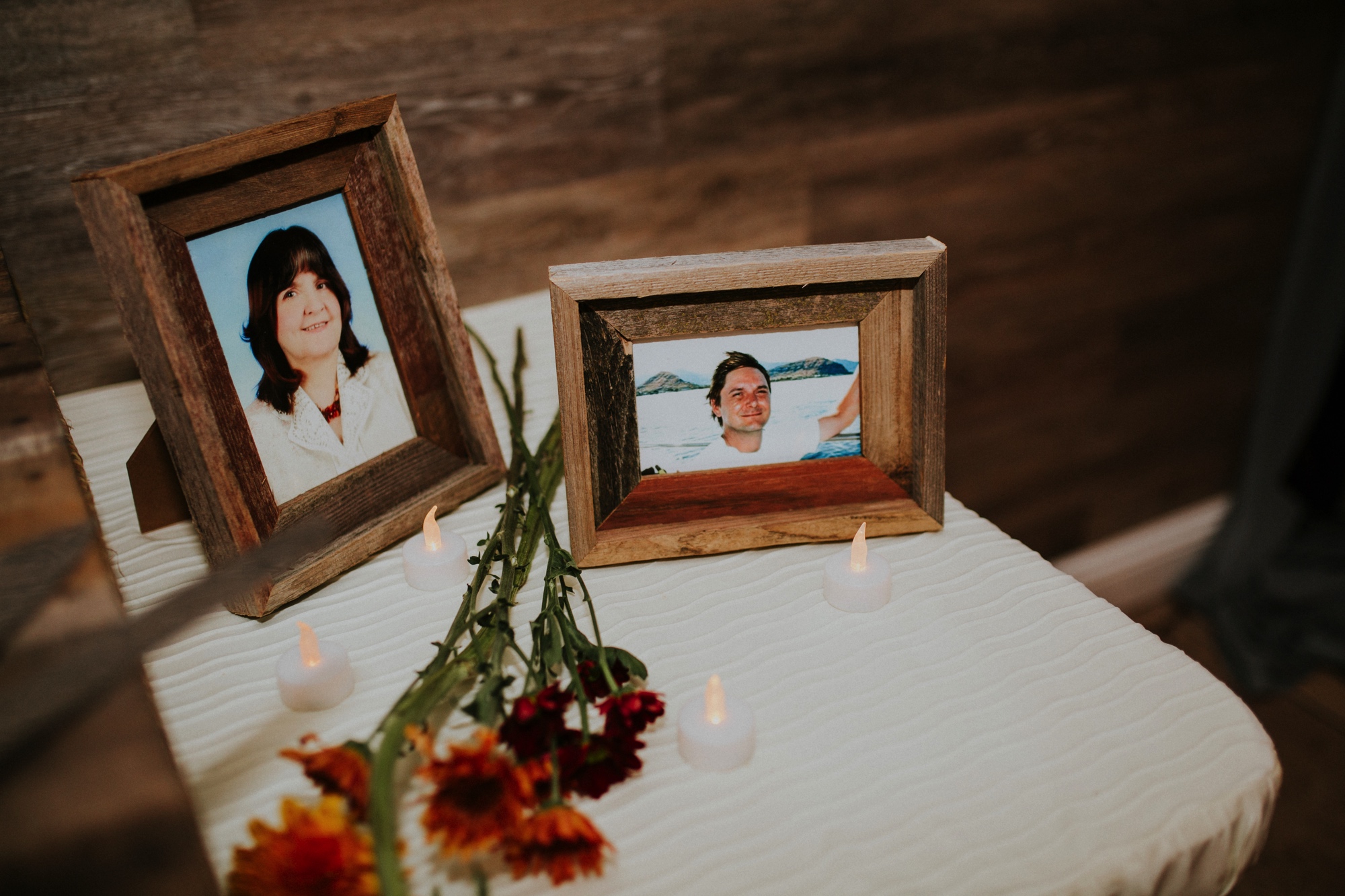  Samantha and Joey had the most amazing wedding at the beautiful Casas de Suenos Old Town Historic Inn in Albuquerque New Mexico. Their incredible wedding day was the perfect combination of rustic glam and classic elegance. Casas de Suenos Old Town H