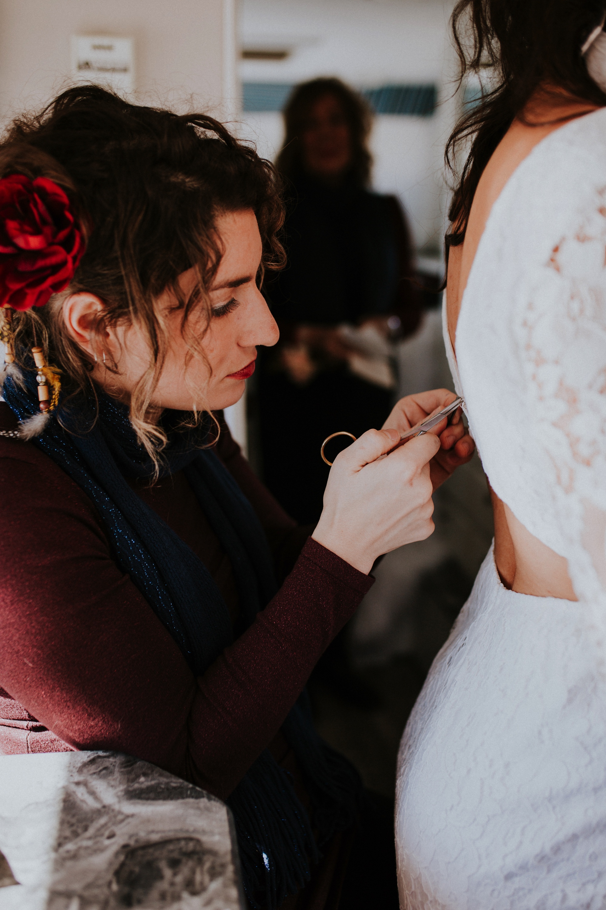 Jade and Alex eloped at the amazing and scenic El Malpais National Monument outside of Grants, New Mexico. It was a beautiful November day and the weather was crisp, fresh, and just a tad chilly, but it didn’t get in the way of their fabulous weddin