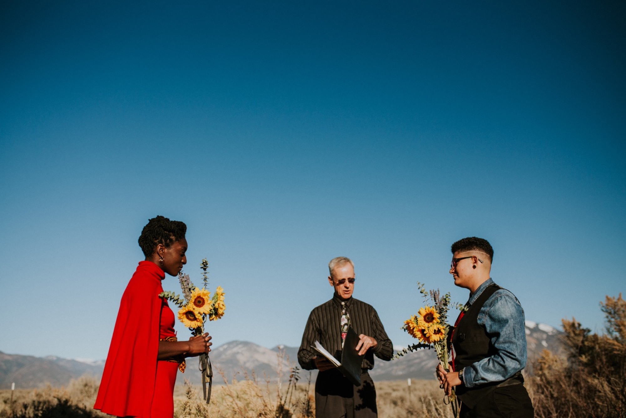  SO excited to share B + E’s gorgeous l winter elopement in Taos, New Mexico. Their outfits were a hodgepodge of things B + E already owned, homemade accessories, vintage hand me downs, and contemporary pieces they bought special for their big day. W