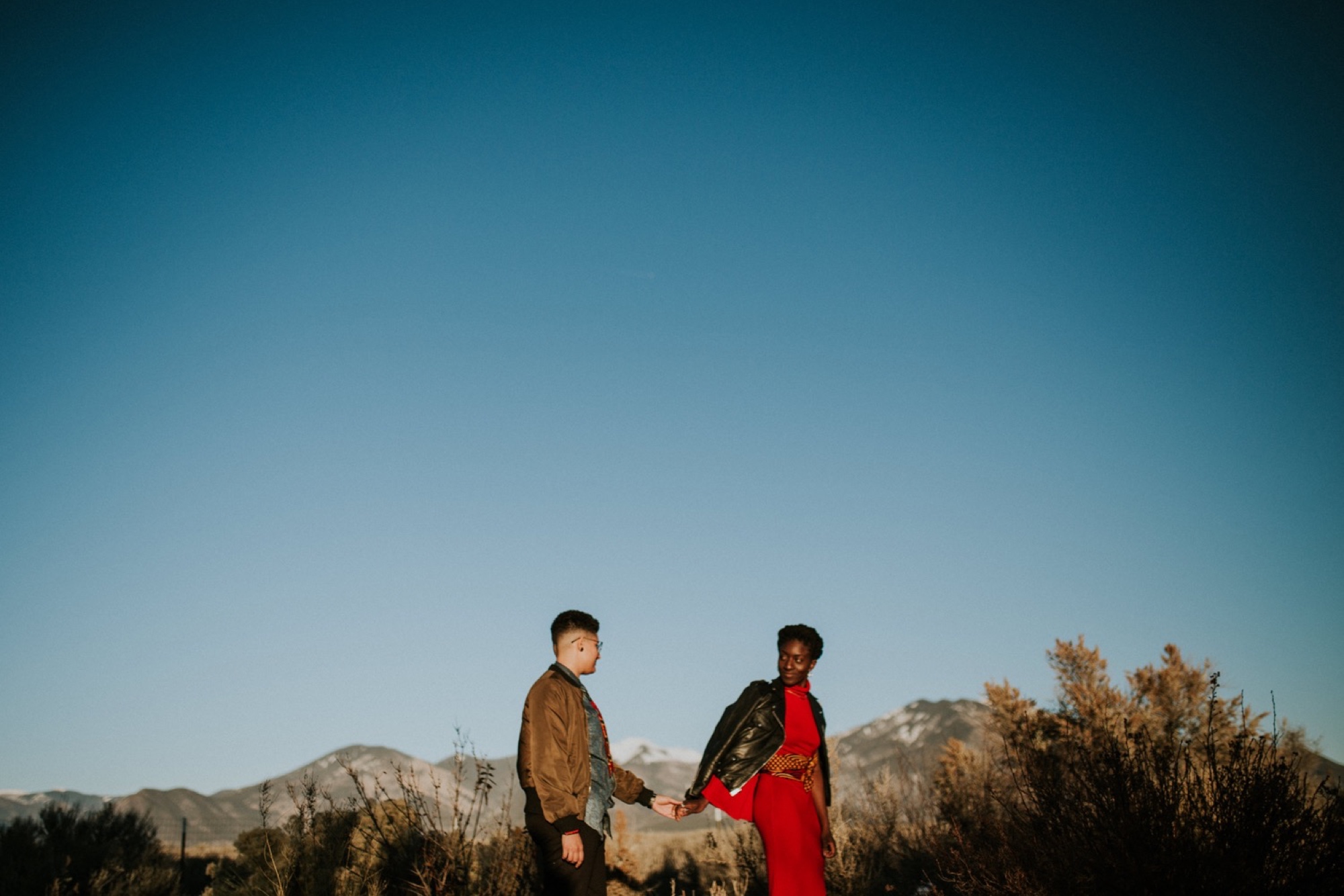  SO excited to share B + E’s gorgeous l winter elopement in Taos, New Mexico. Their outfits were a hodgepodge of things B + E already owned, homemade accessories, vintage hand me downs, and contemporary pieces they bought special for their big day. W