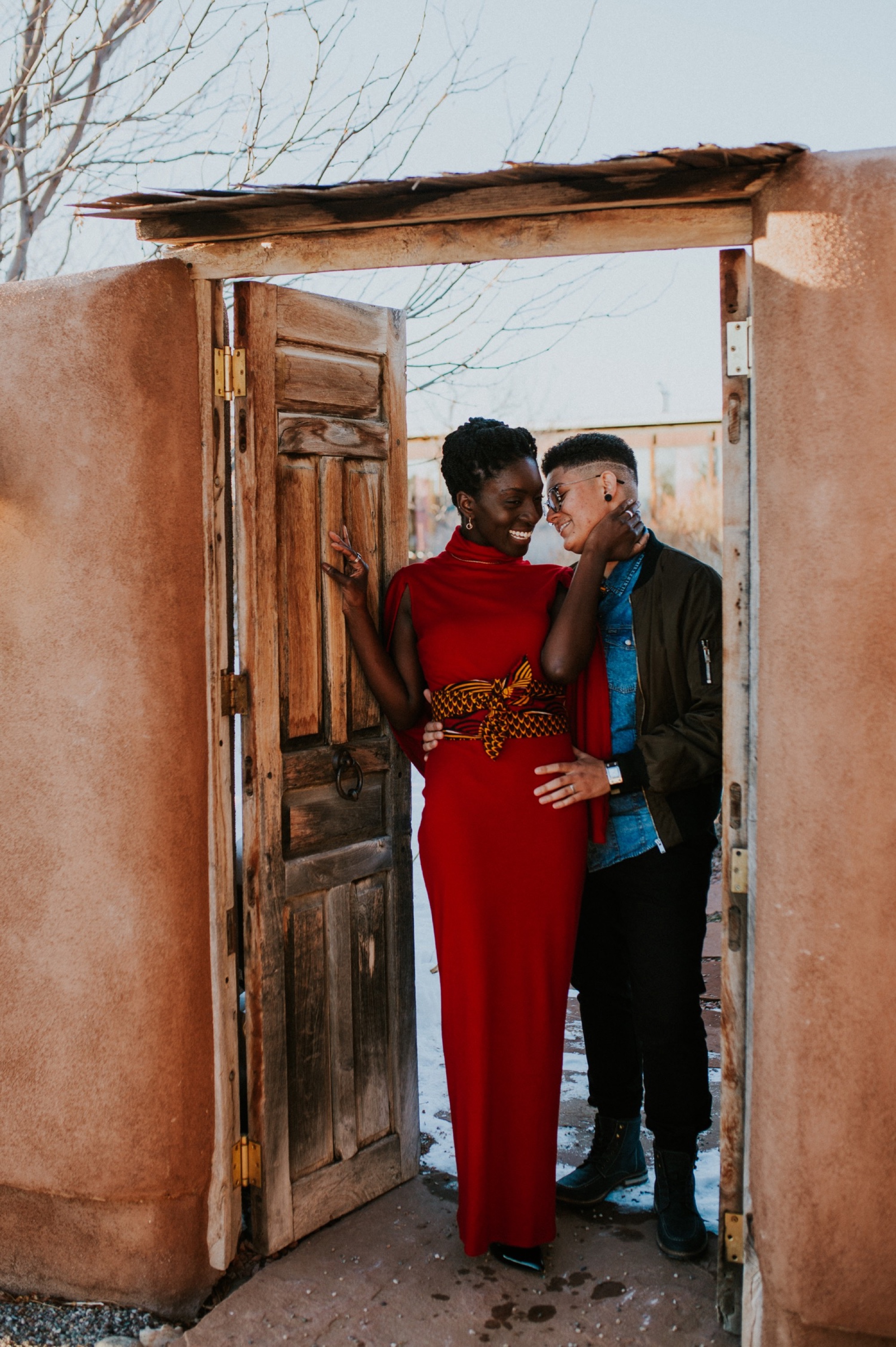  SO excited to share B + E’s gorgeous l winter elopement in Taos, New Mexico. Their outfits were a hodgepodge of things B + E already owned, homemade accessories, vintage hand me downs, and contemporary pieces they bought special for their big day. W