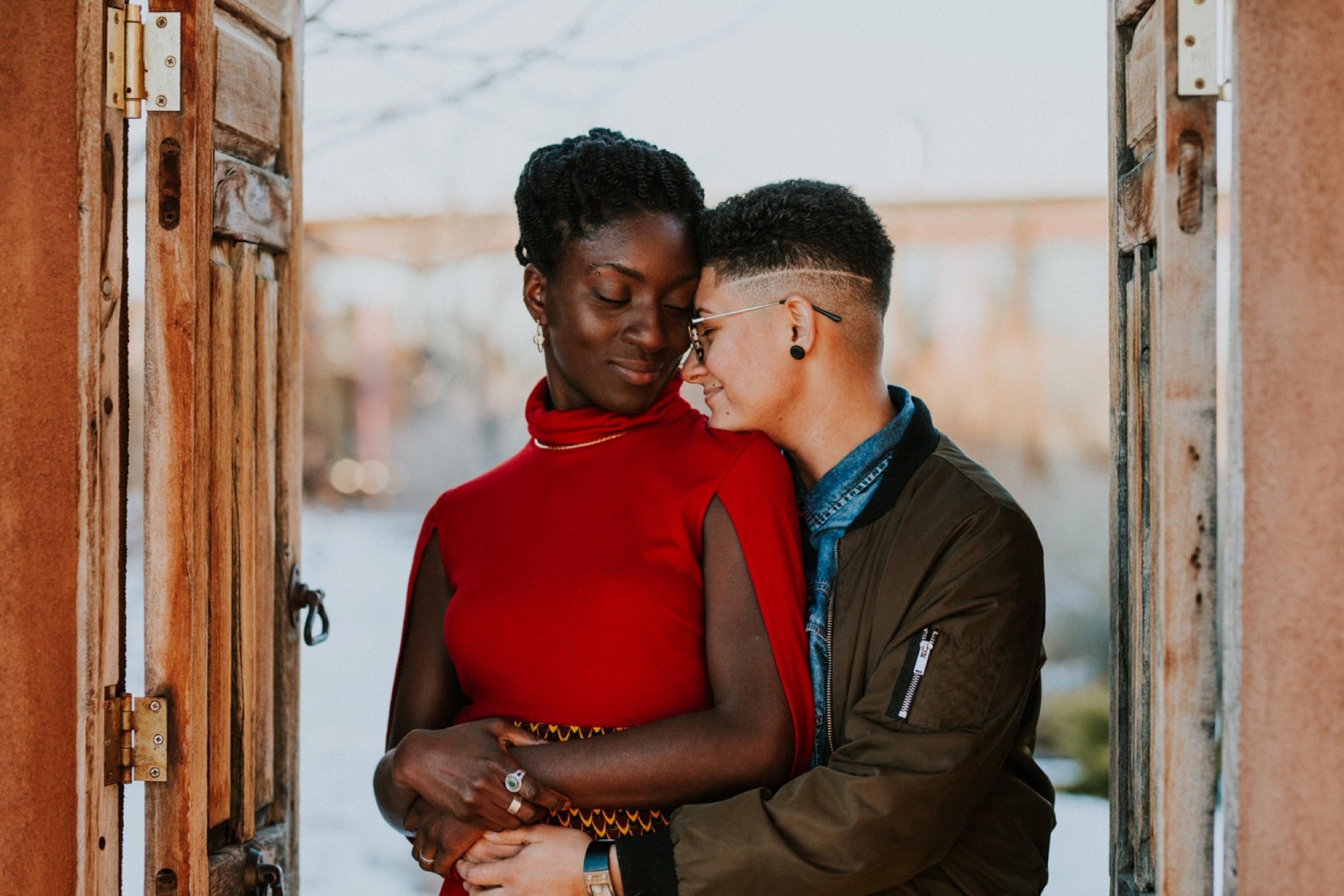  SO excited to share B + E’s gorgeous l winter elopement in Taos, New Mexico. Their outfits were a hodgepodge of things B + E already owned, homemade accessories, vintage hand me downs, and contemporary pieces they bought special for their big day. W