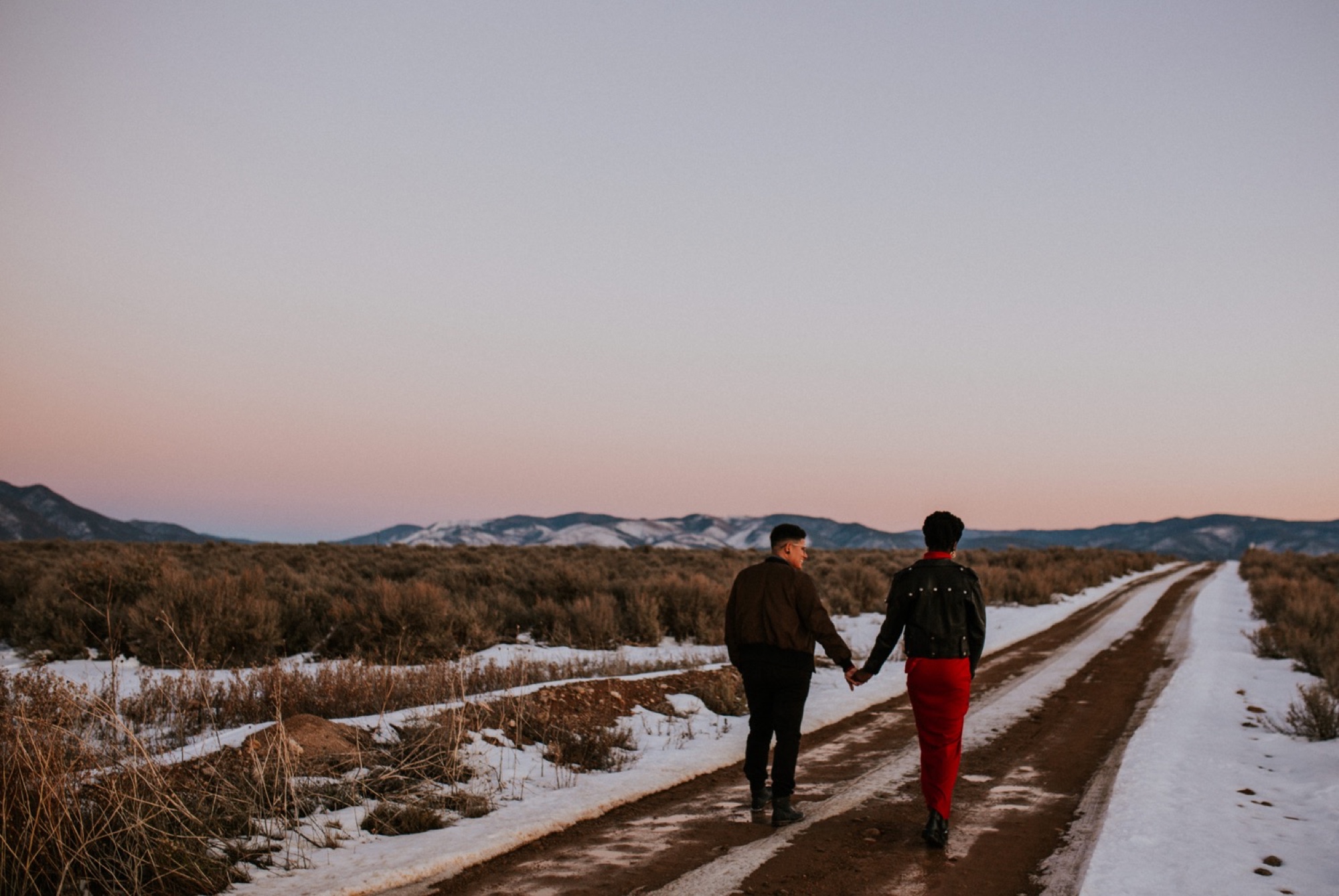  SO excited to share B + E’s gorgeous l winter elopement in Taos, New Mexico. Their outfits were a hodgepodge of things B + E already owned, homemade accessories, vintage hand me downs, and contemporary pieces they bought special for their big day. W