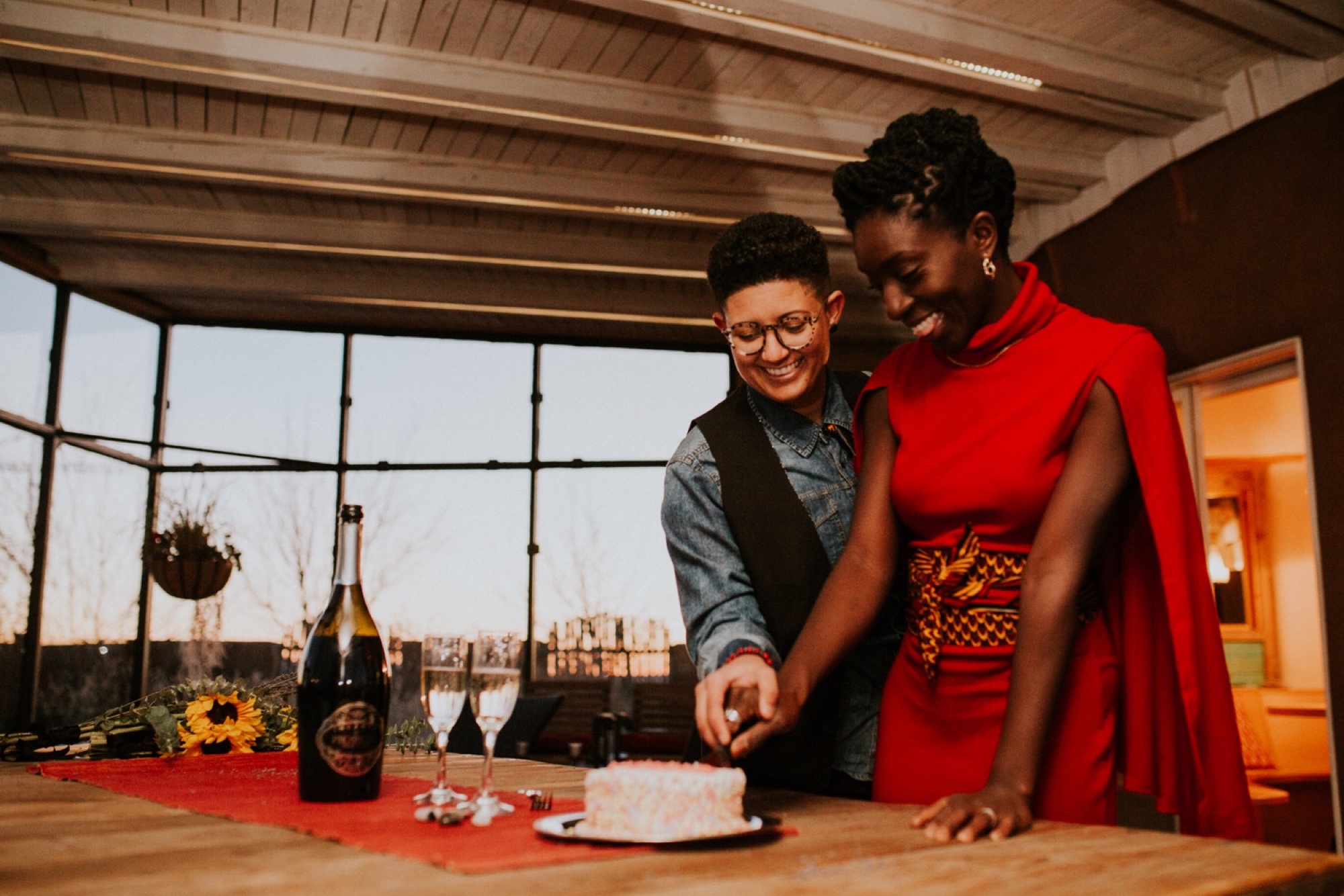  SO excited to share B + E’s gorgeous l winter elopement in Taos, New Mexico. Their outfits were a hodgepodge of things B + E already owned, homemade accessories, vintage hand me downs, and contemporary pieces they bought special for their big day. W