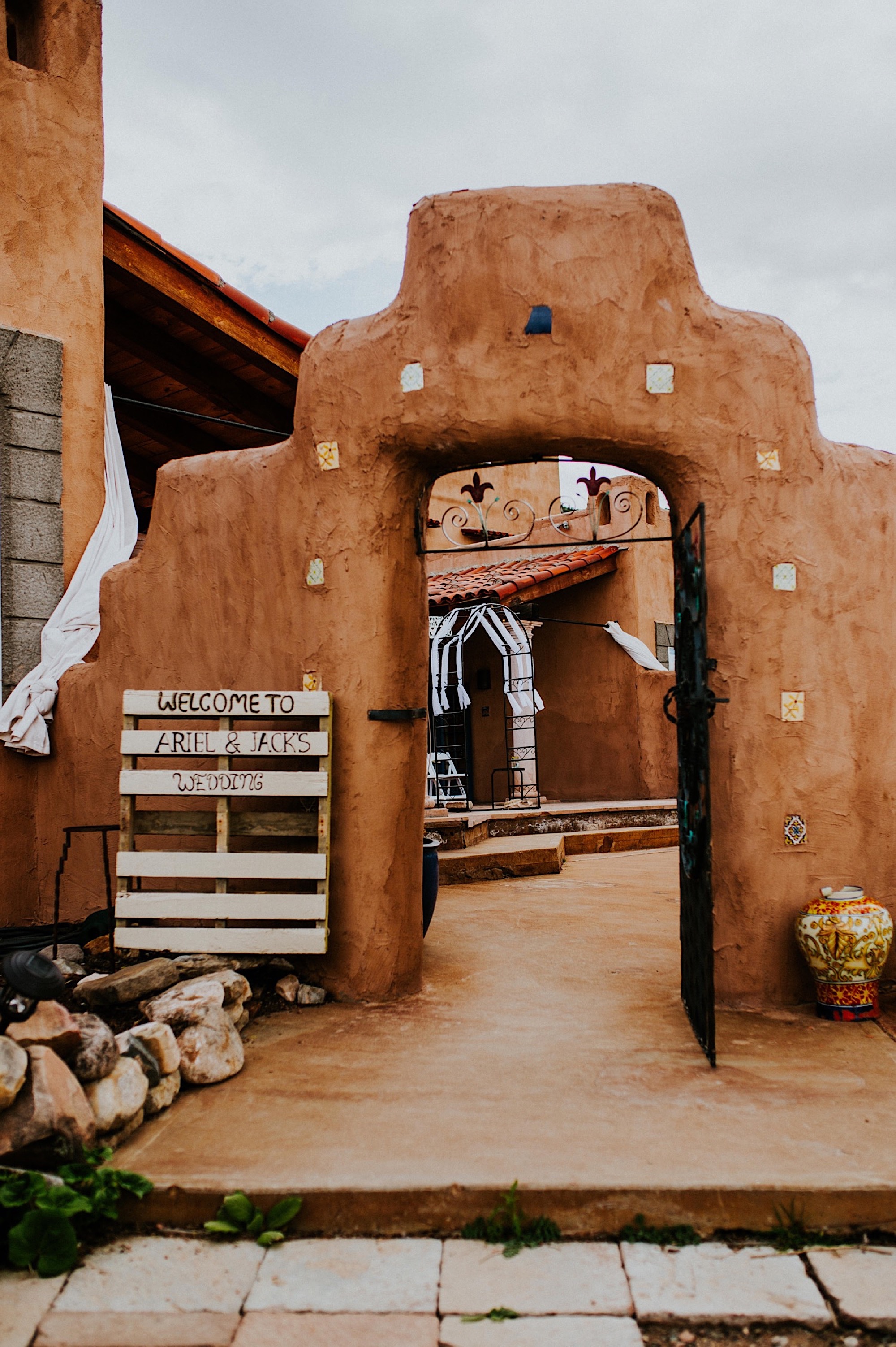  Ariel and Jack had a beautiful, intimate wedding at the ever so lovely Hacienda Doña Andrea de Santa Fe in Cerrillos, New Mexico (just outside of Santa Fe, New Mexico). If you have never been to Hacienda Doña Andrea de Santa Fe, it is beyond worth c