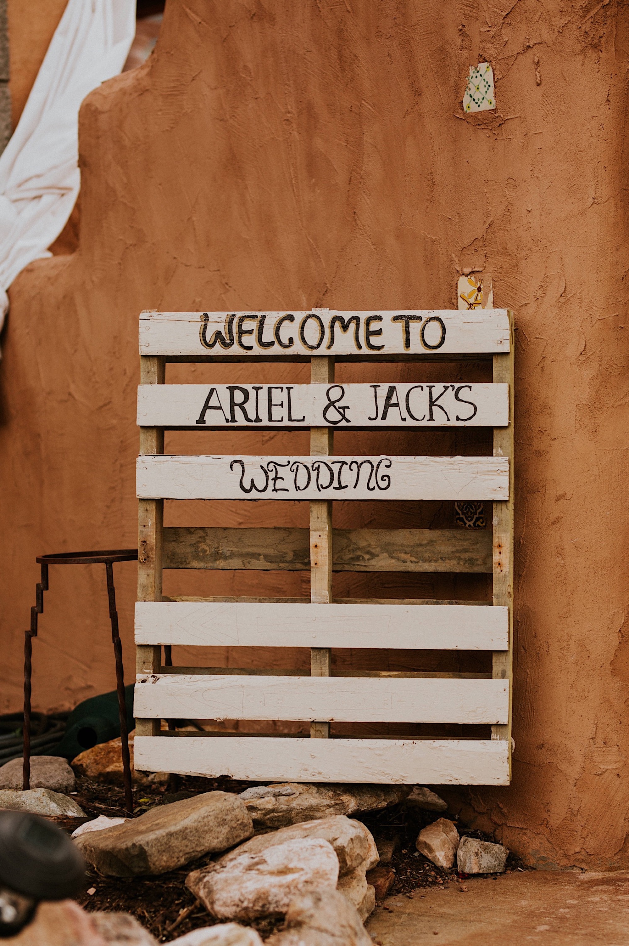  Ariel and Jack had a beautiful, intimate wedding at the ever so lovely Hacienda Doña Andrea de Santa Fe in Cerrillos, New Mexico (just outside of Santa Fe, New Mexico). If you have never been to Hacienda Doña Andrea de Santa Fe, it is beyond worth c