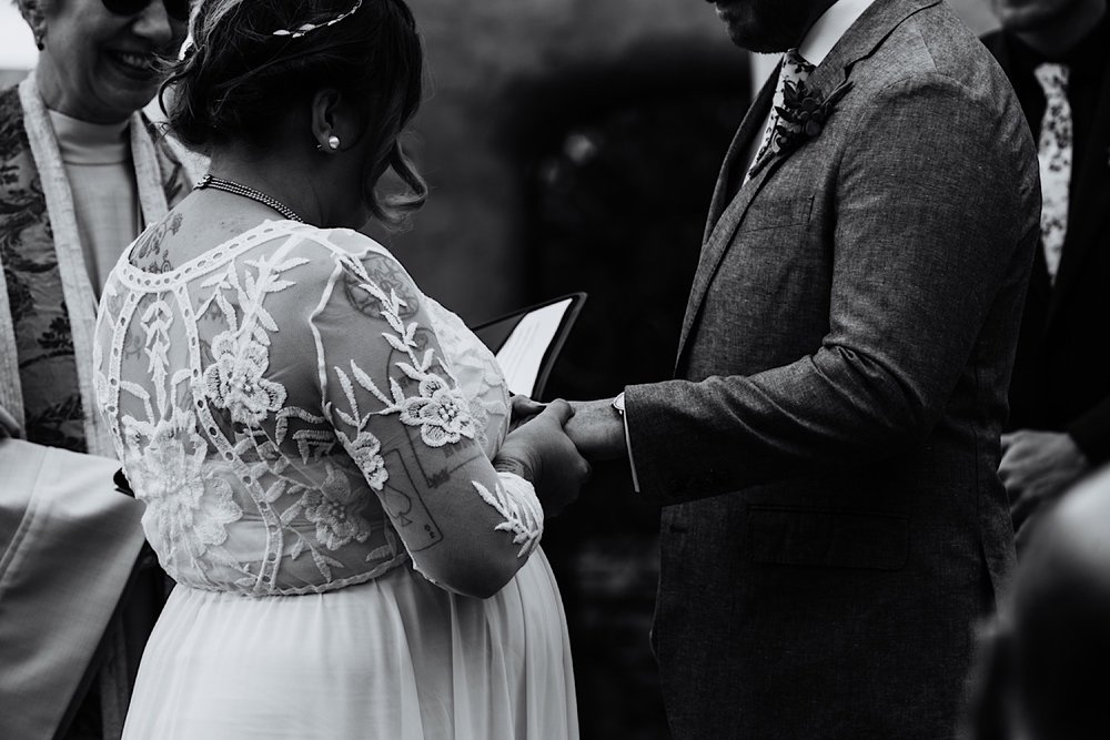  Ariel and Jack had a beautiful, intimate wedding at the ever so lovely Hacienda Doña Andrea de Santa Fe in Cerrillos, New Mexico (just outside of Santa Fe, New Mexico). If you have never been to Hacienda Doña Andrea de Santa Fe, it is beyond worth c