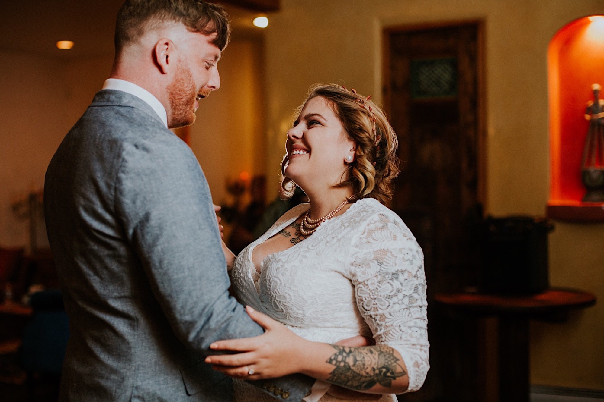  Ariel and Jack had a beautiful, intimate wedding at the ever so lovely Hacienda Doña Andrea de Santa Fe in Cerrillos, New Mexico (just outside of Santa Fe, New Mexico). If you have never been to Hacienda Doña Andrea de Santa Fe, it is beyond worth c