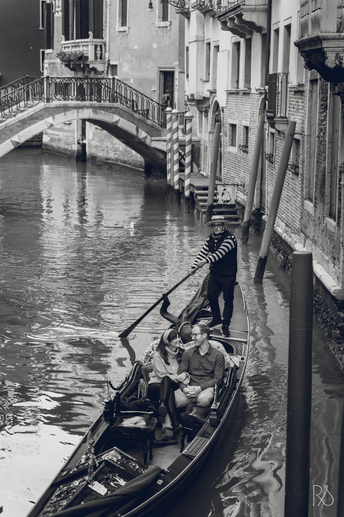 Proposal in Venice on a gondola 05