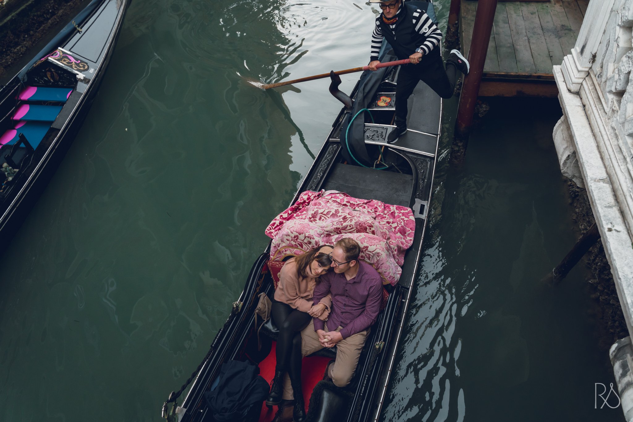 Proposal in Venice on a gondola 06
