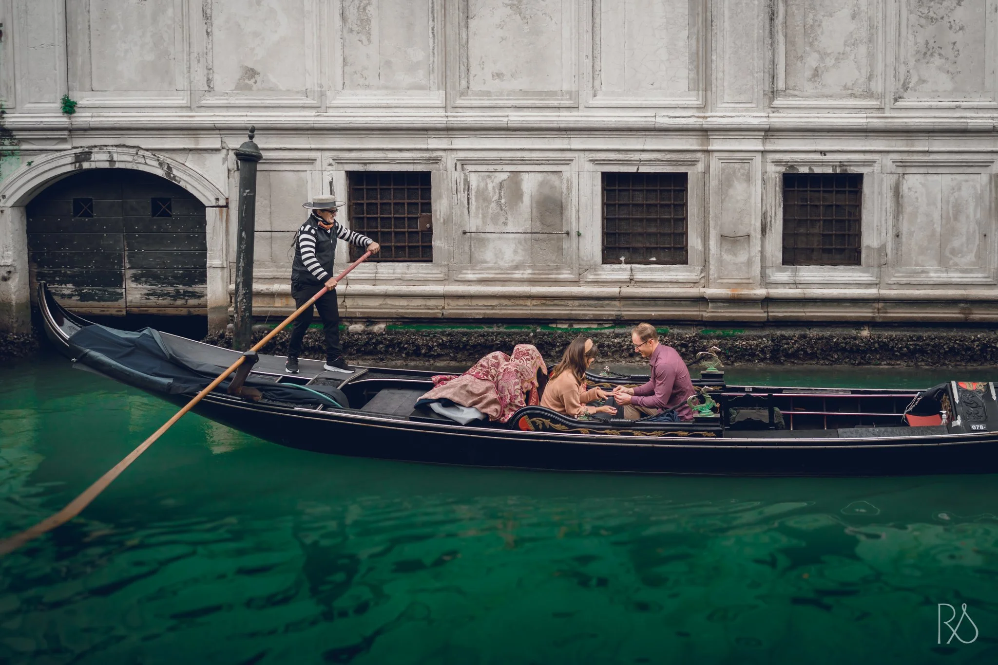 Proposal in Venice on a traditional Venetian gondola