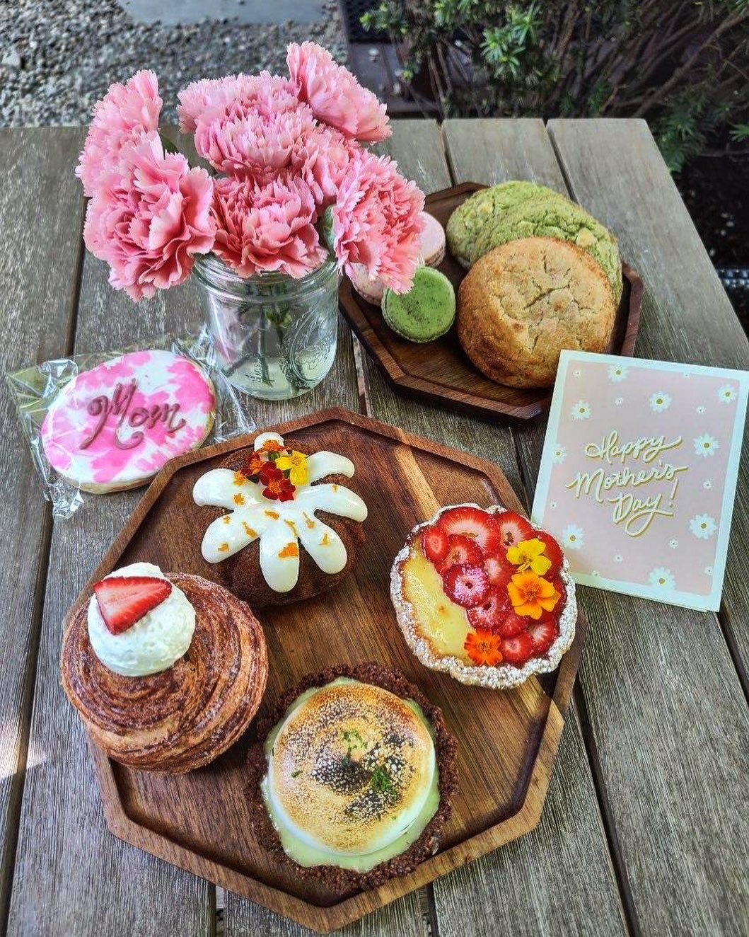 Mother&rsquo;s Day + Pink&amp;Green Bundle 
💗💚💐
This weekend only!  @behindthebookstore fruit tarts and macarons