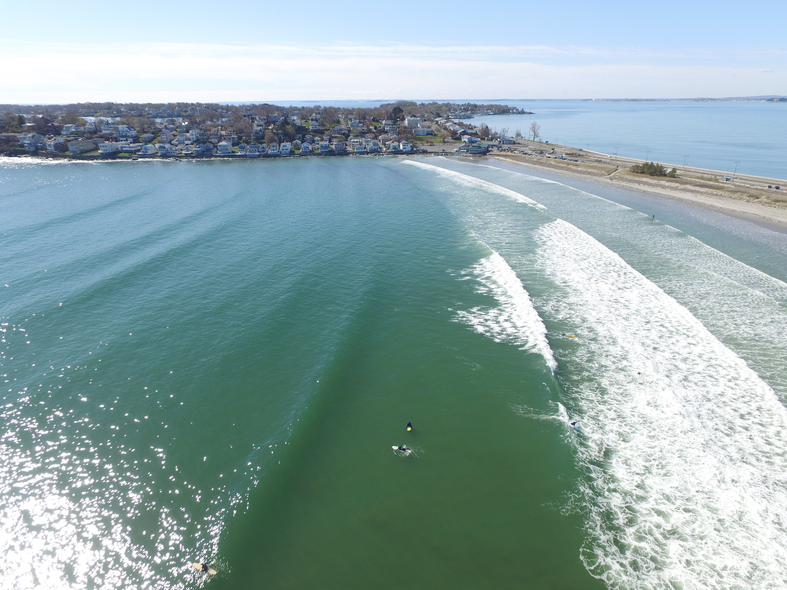 Excellent view of the wave pattern refracting around Nahant. Aerial pic taken by Alex Debski. 