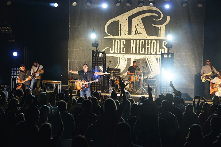  Joe Nichols, 2015, Photo by Julia Romano 