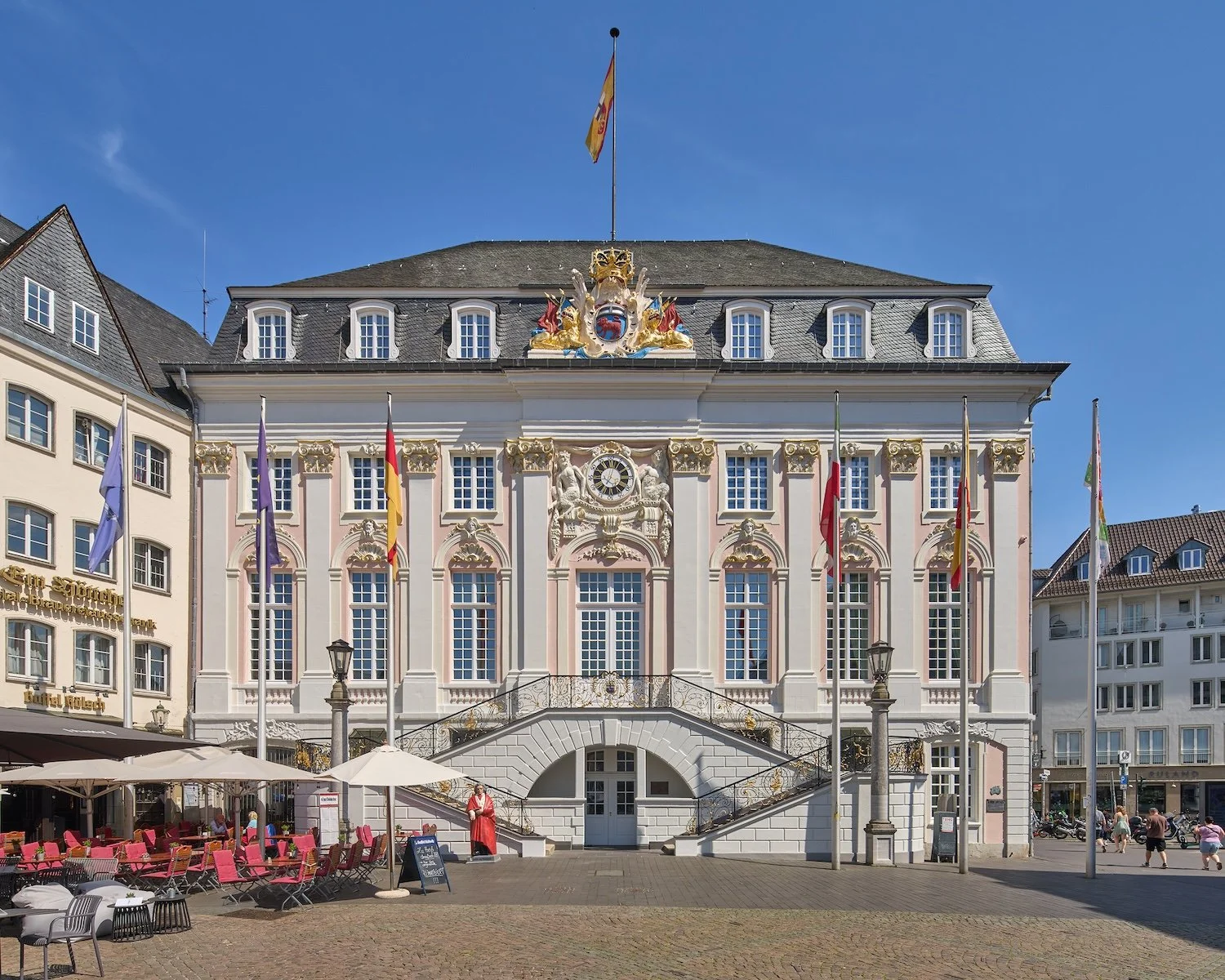   HISTORISCH  E  S RATHAUS  