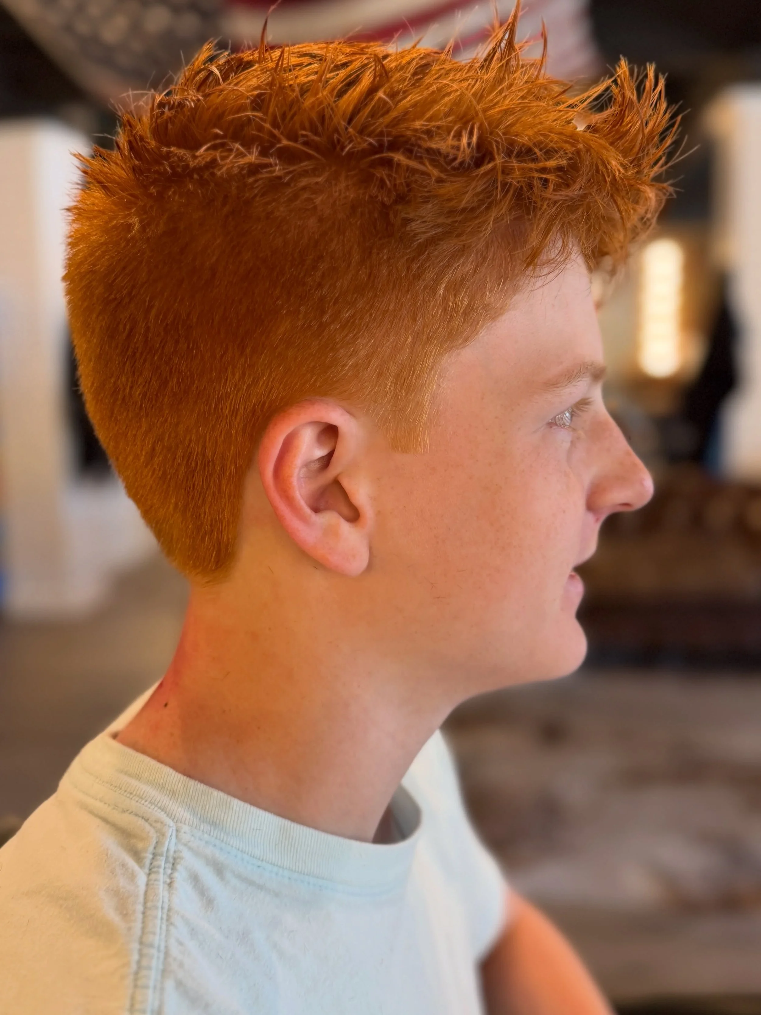 Clean on the sides. Texture on top. Confidence all around.
Aaron created a fresh, low-maintenance cut that keeps things polished without looking overdone. The perfect balance of structure and natural movement.
Work by Aaron ✂️ @porksteak_fades  
#BAR