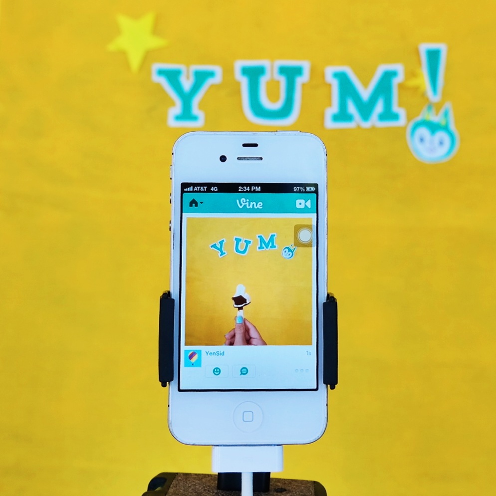 <b>C L I E N T: </b><a href="https://vine.co/DisneyParks" target="_blank">Disney Parks</a> <b>S U B J E C T: </b>creative content for Disney Parks Vine account launch and #DisneySide promotion <iframe class="vi