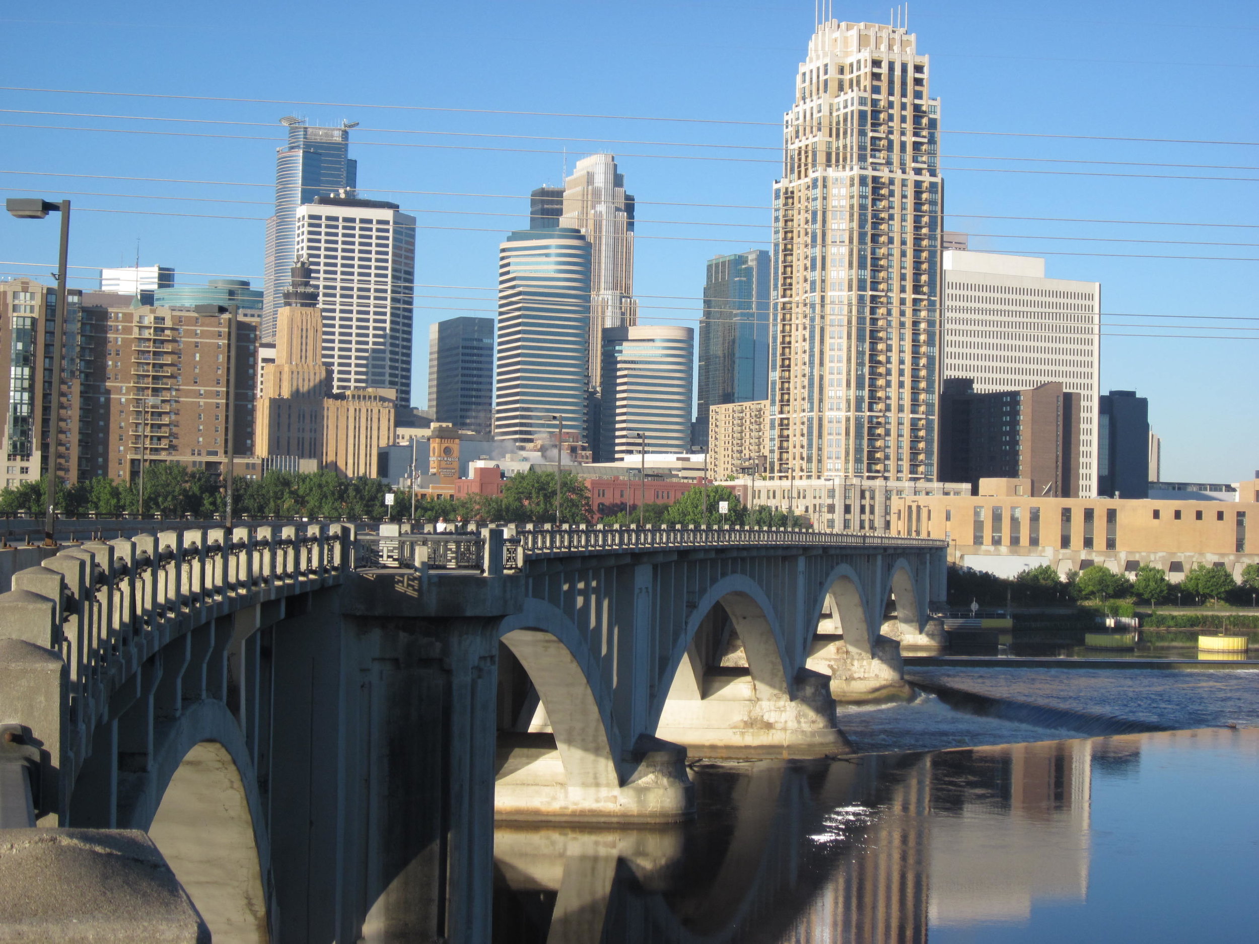 World-class museums. Breathtaking architecture. More theater seats per capita than any U.S. city outside New York. Minneapolis has become a premier destination for arts lovers. Take in a show at the Guthrie Theater, one of the city's Tony Award-winning theaters. Discover new worlds at the The Science Museum of Minnesota. Take in the arias of Rossini at the Minnesota Opera. Or visit the Walker Art Center, hailed by Newsweek as "possibly the best contemporary art museum in the country." Minneapolis is your ticket to groundbreaking art, architecture and performing arts. What a great place to learn to draw! ACCOMODATIONS: The Radisson Blu Hotel is the location of the 2017 DRSB Workshop in Minneapolis, July 22-30, 2017. There is a block of rooms that has been held. The block is open for on-line reservations or for call in reservations, and below are the available options for attendees to be able to make reservations. PLEASE NOTE : Guests must make reservations by June 23, 2017. (1) use the link provided to add to your website for your attendees to book reservations: http://www.radissonblu.com/reservation/itineraryEntrance.do?pacLink=Y&promoCode=DRSB17&hotelCode=MPLS_DT (2) access the booking window on our main webpage www.radissonbluminneapolis.com , choose the event dates (July 22-30, 2017), and use the promotional code DRSB17 (3) call the hotel directly at 1-612-339-4900 and ask for the Drawing on the Right Side of the Brain room block.
