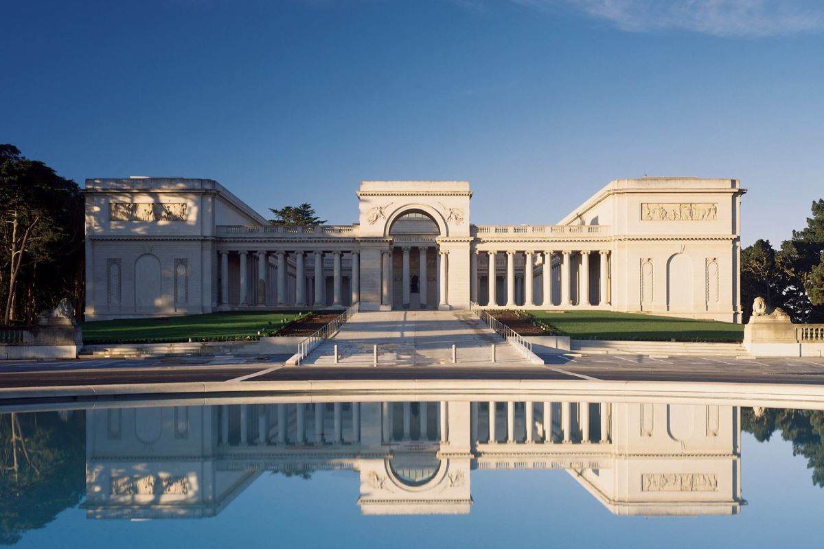 The Legion of Honor is located in Presidio Park, one of San Francisco's most beautiful locations. Spend the day here sketching!