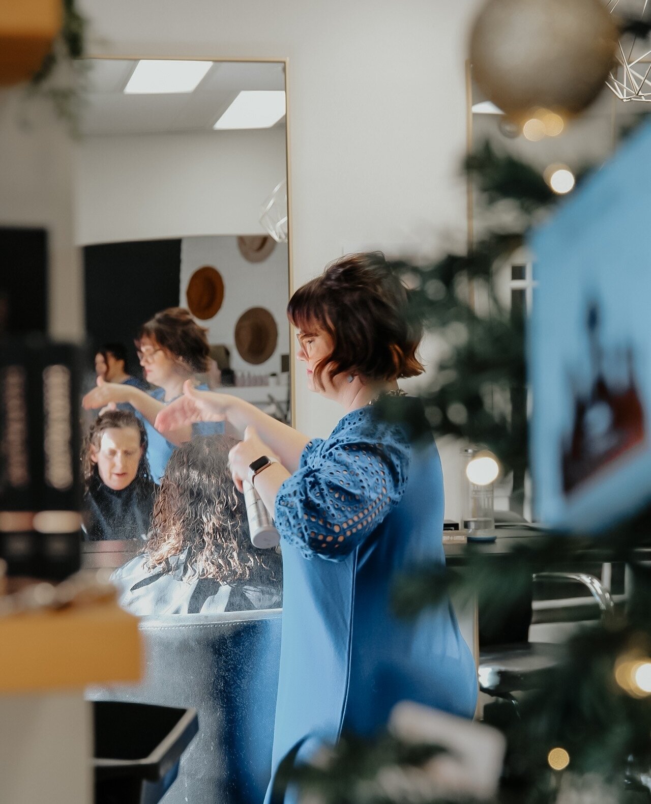 Here's your friendly reminder to book your holiday hair appointment sooner than later! We are all booking up fast! Call the shop today or book online. ⁠
⁠
⁠
⁠
⁠
⁠
⁠
⁠
⁠
manitoba salon / holiday hairstyle / hair color / hair salon / salon and spa / ma