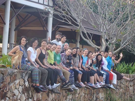 yoga hike group picture