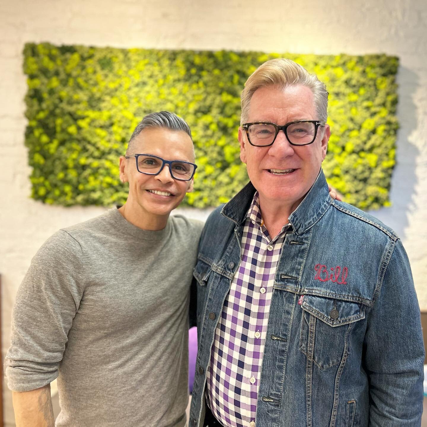 Good vibes only ✨ Thanks @billmillernyc it&rsquo;s always a pleasure to see you! 

Be sure to book your next haircut with Lennie! #avedamens 

 ➡️ @lennie_does_hair 

#mensfashion #mensstyle #menshair #aveda #vegan #grayblending #avedamen #avedamensg