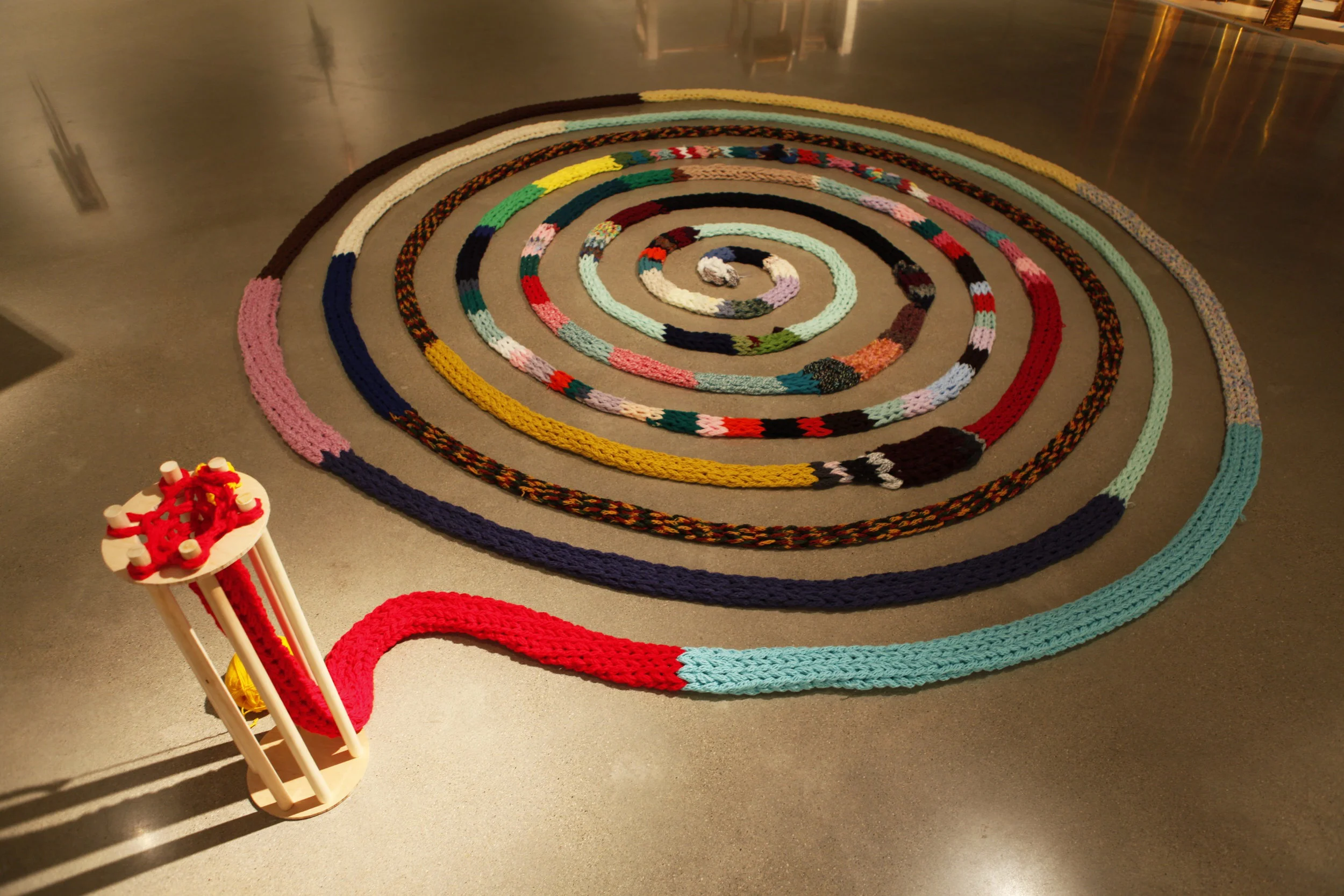 The Machine: Knitting Ouroboros, Yarn, Wood, Mallory Donen, 2017