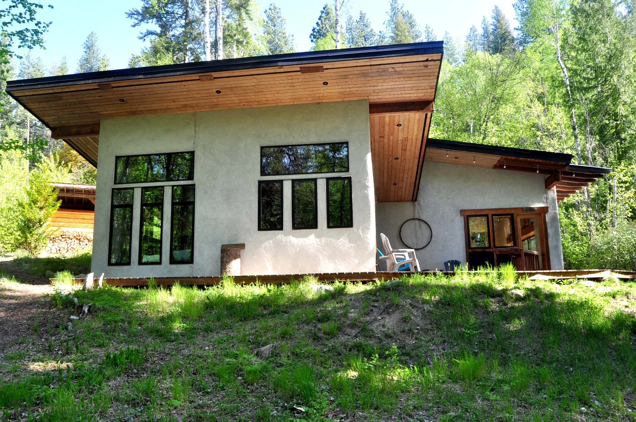 Photo of the residence on the living quarters side