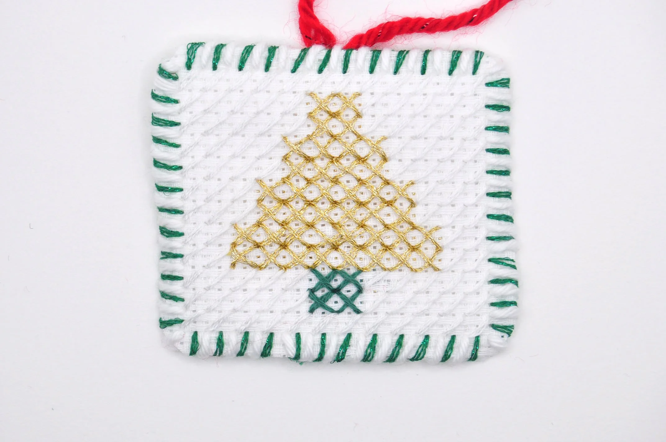 XMASTREE-ornament-gold_white_green.jpg
