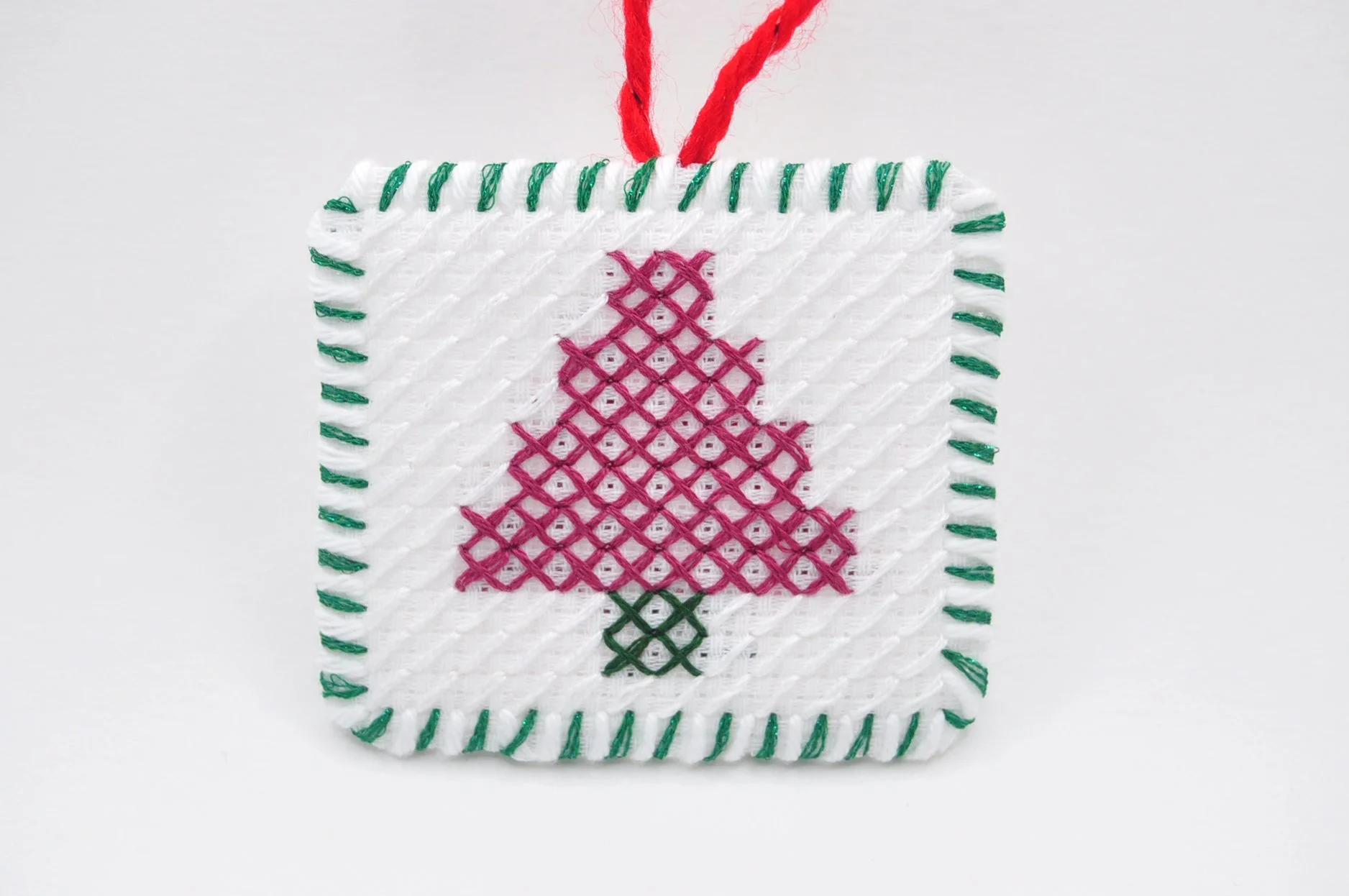 XMASTREE-ornament_red_green_white_green.JPG